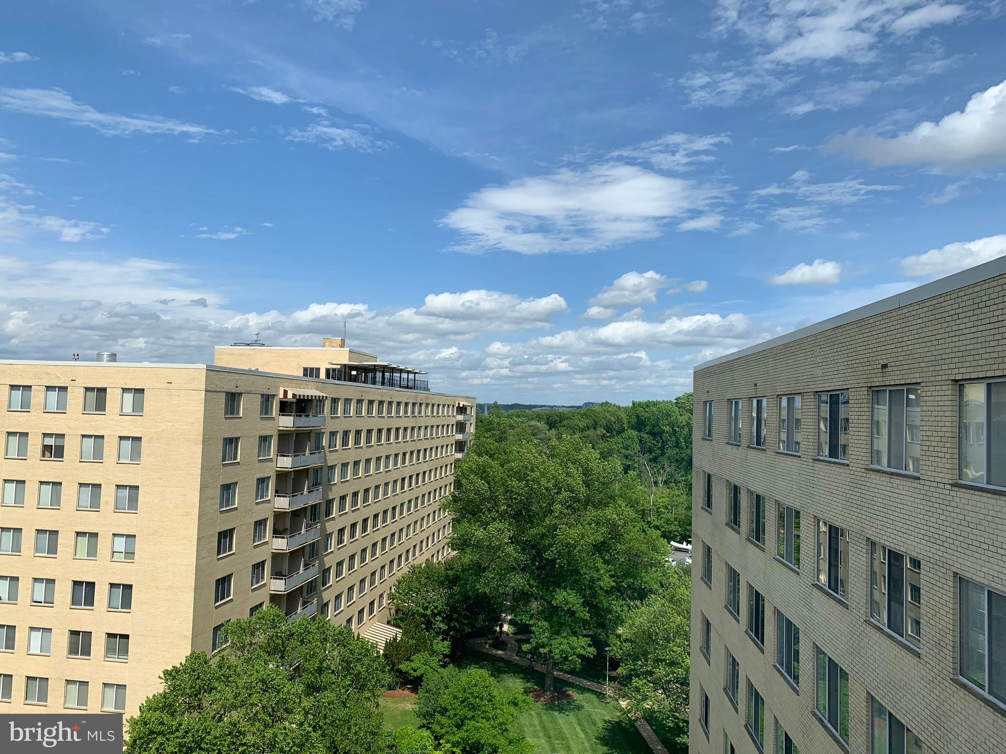 RIVER TOWERS - Residential Lease