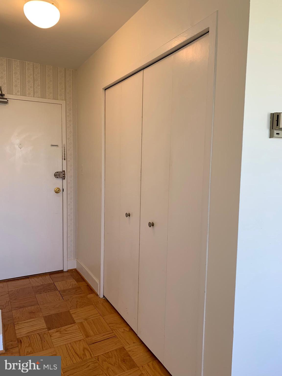 RIVER TOWERS - Residential Lease