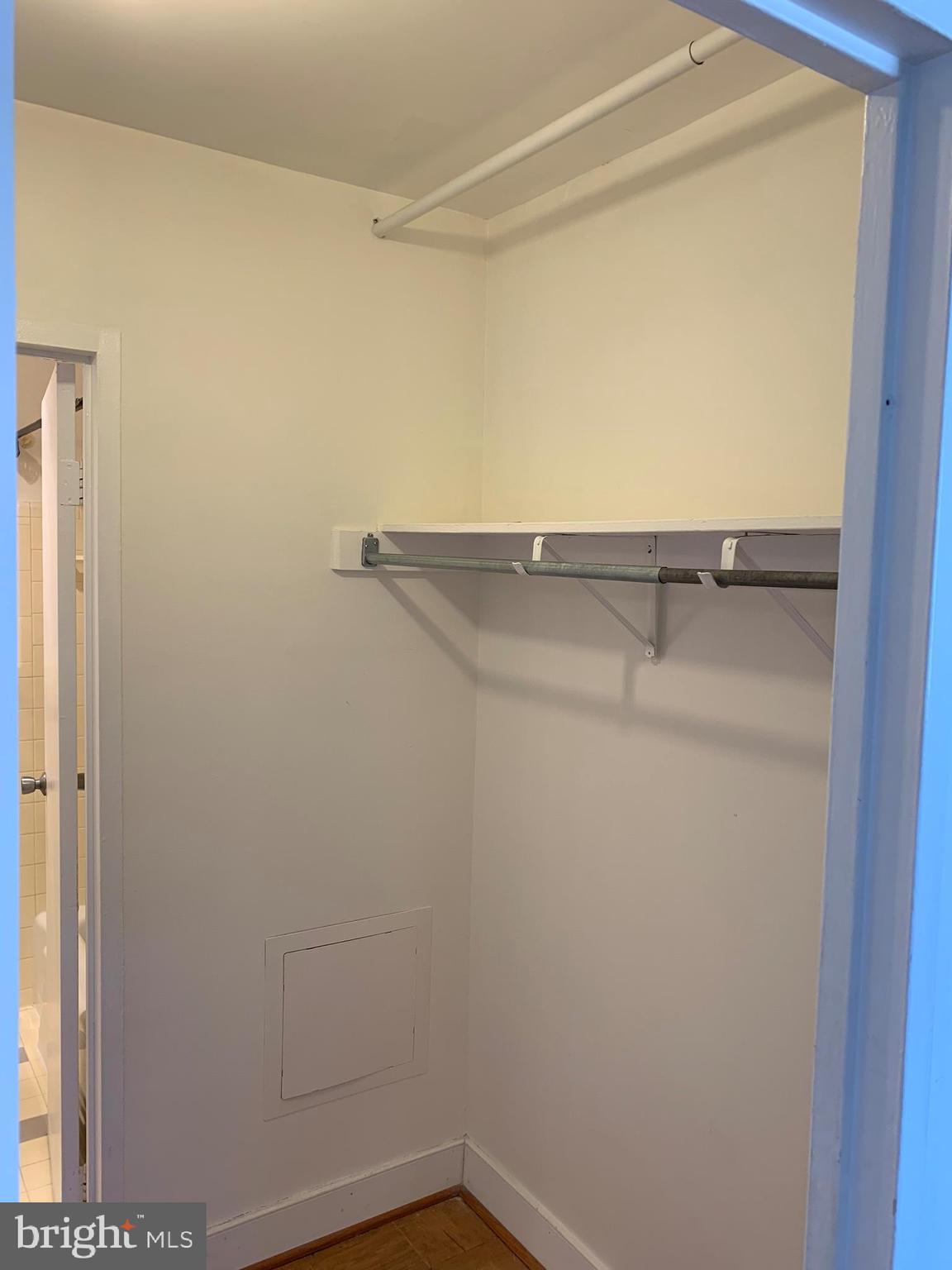 RIVER TOWERS - Residential Lease