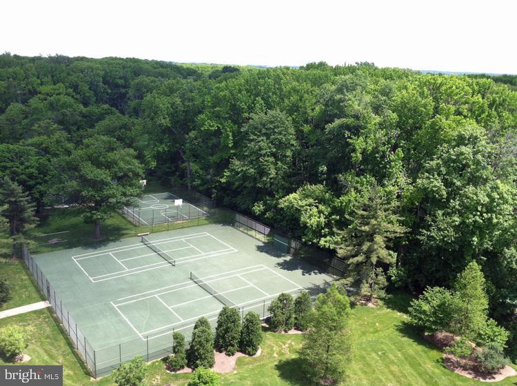 RIVER TOWERS - Residential Lease