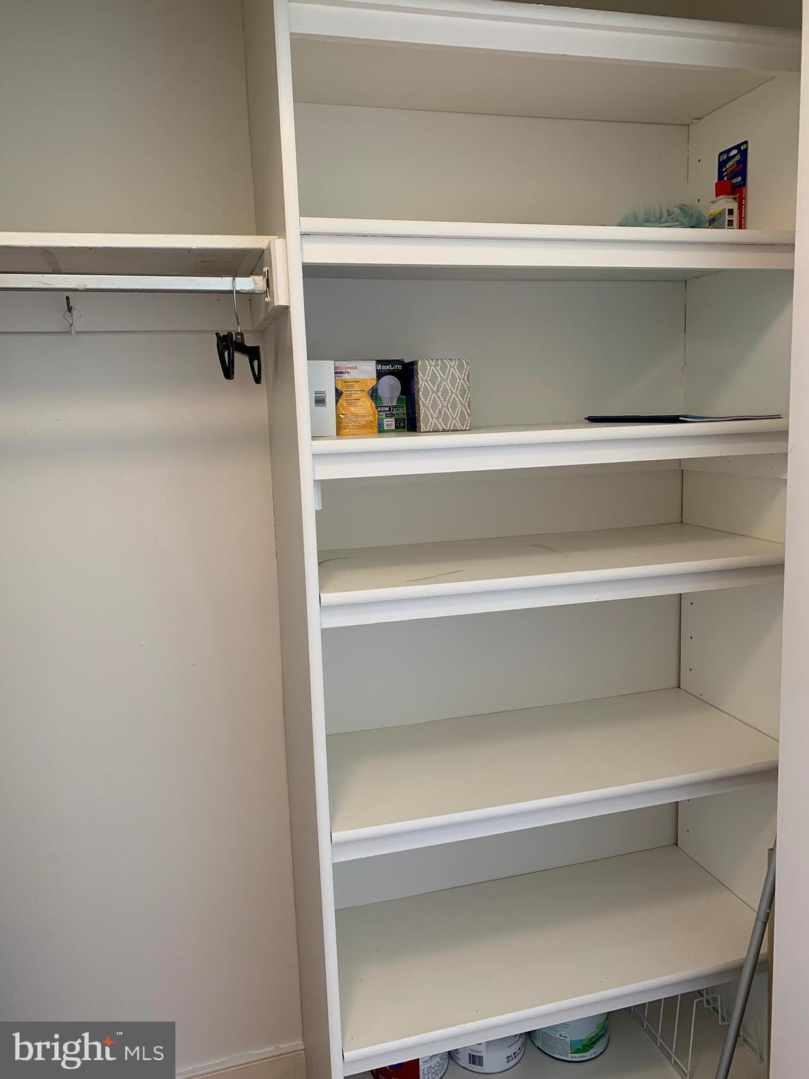 RIVER TOWERS - Residential Lease