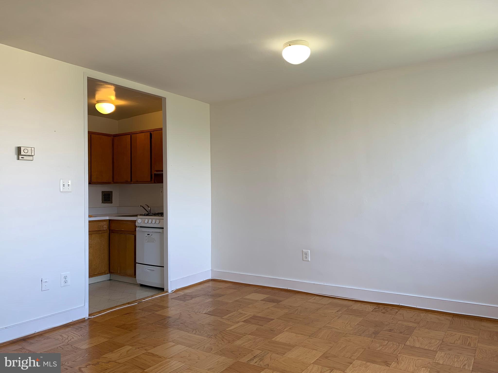 RIVER TOWERS - Residential Lease