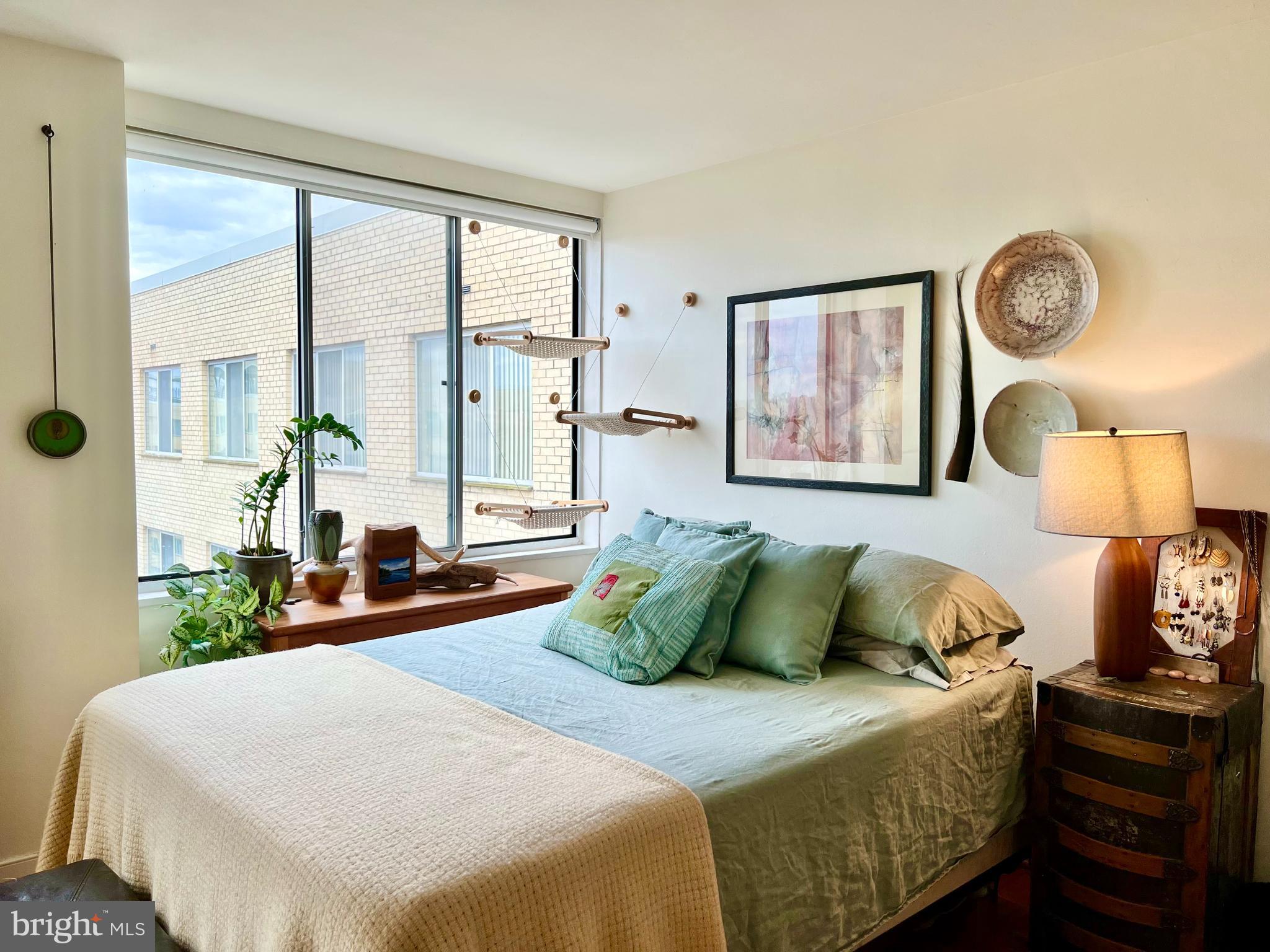 RIVER TOWERS - Residential Lease