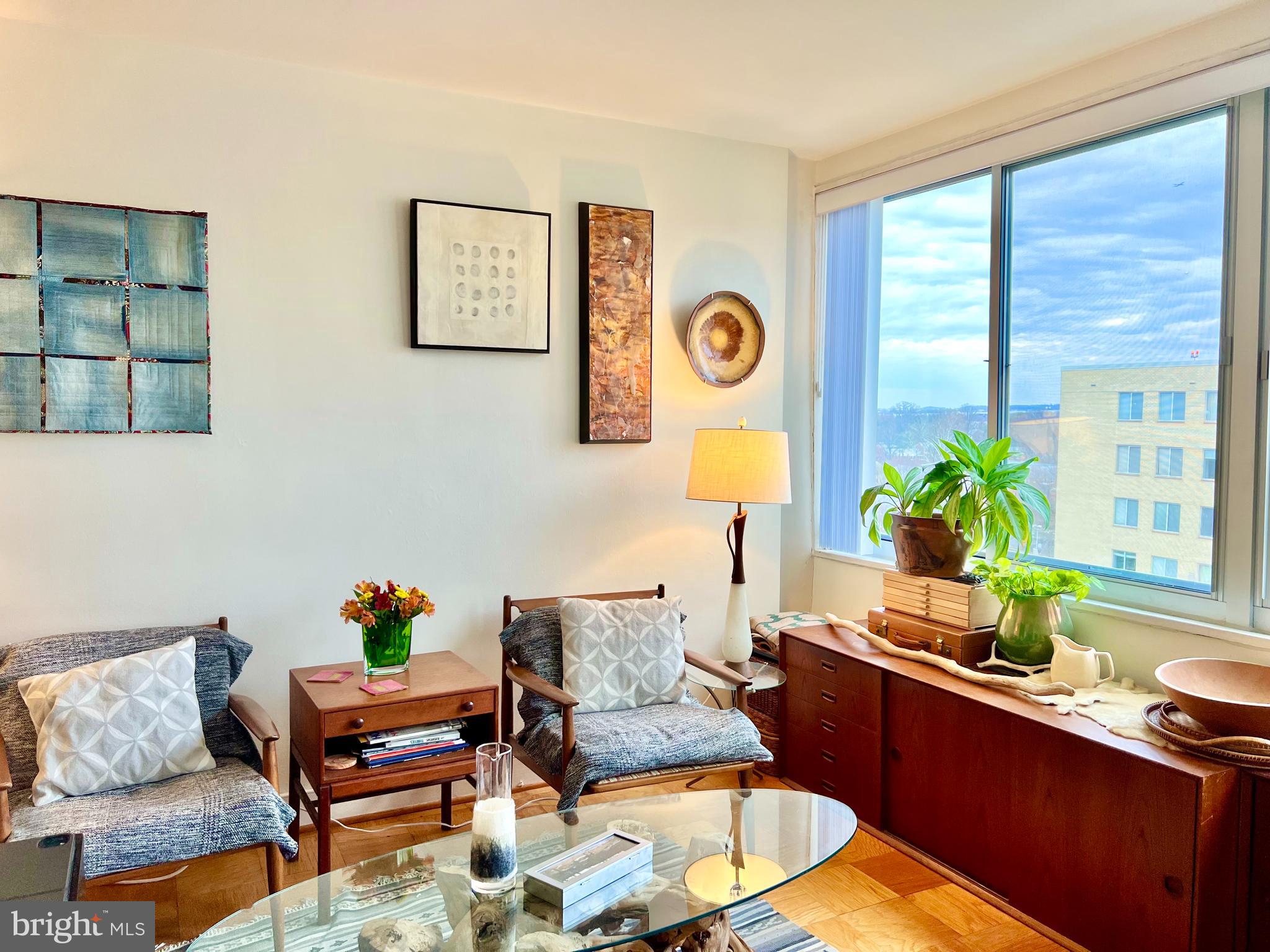 RIVER TOWERS - Residential Lease