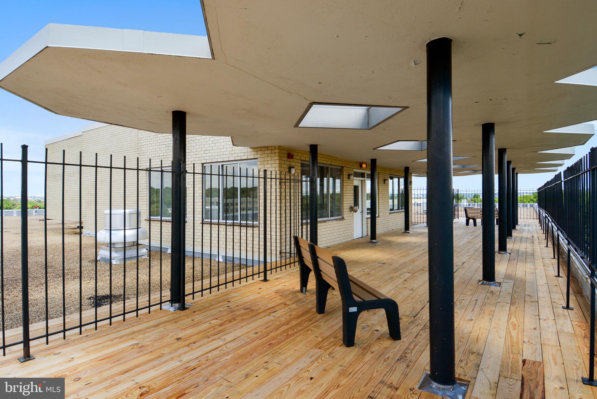 RIVER TOWERS - Residential Lease