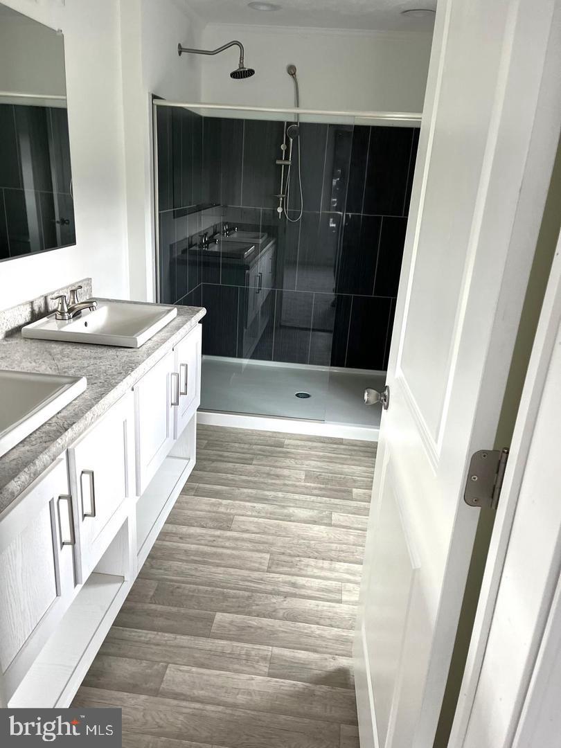 HOLLY VILLAGE MOBILE - Residential