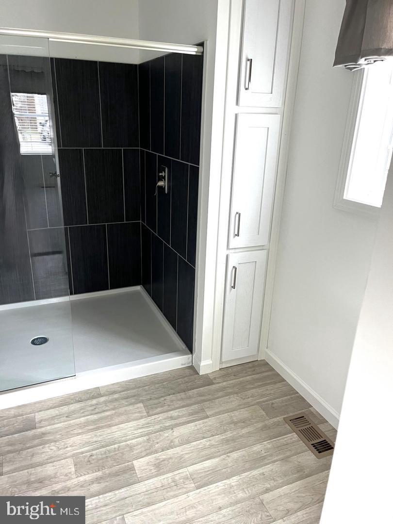 HOLLY VILLAGE MOBILE - Residential