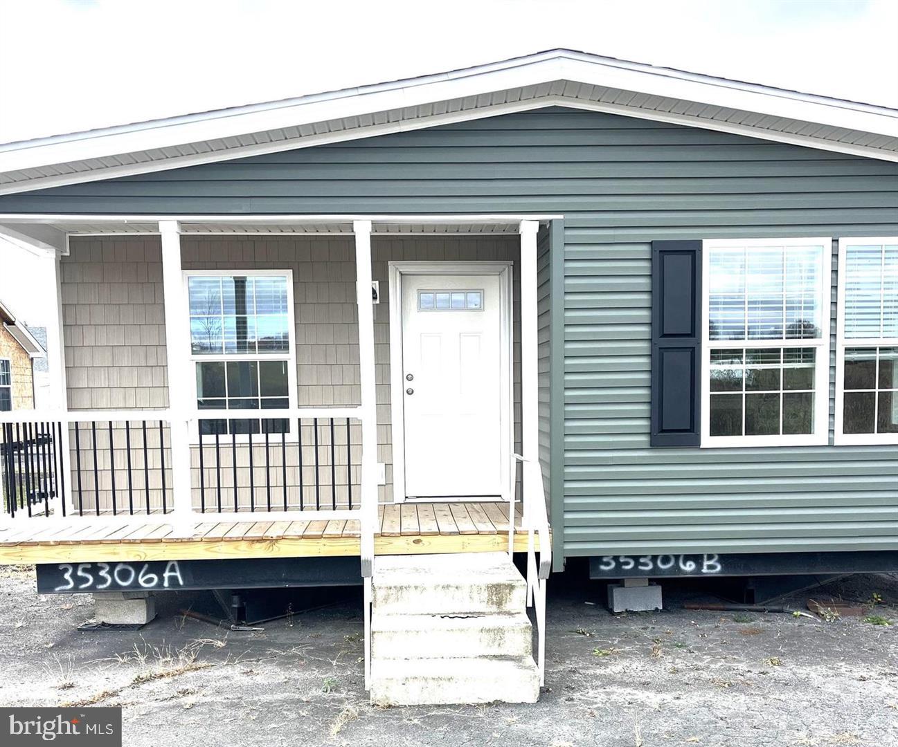 HOLLY VILLAGE MOBILE - Residential