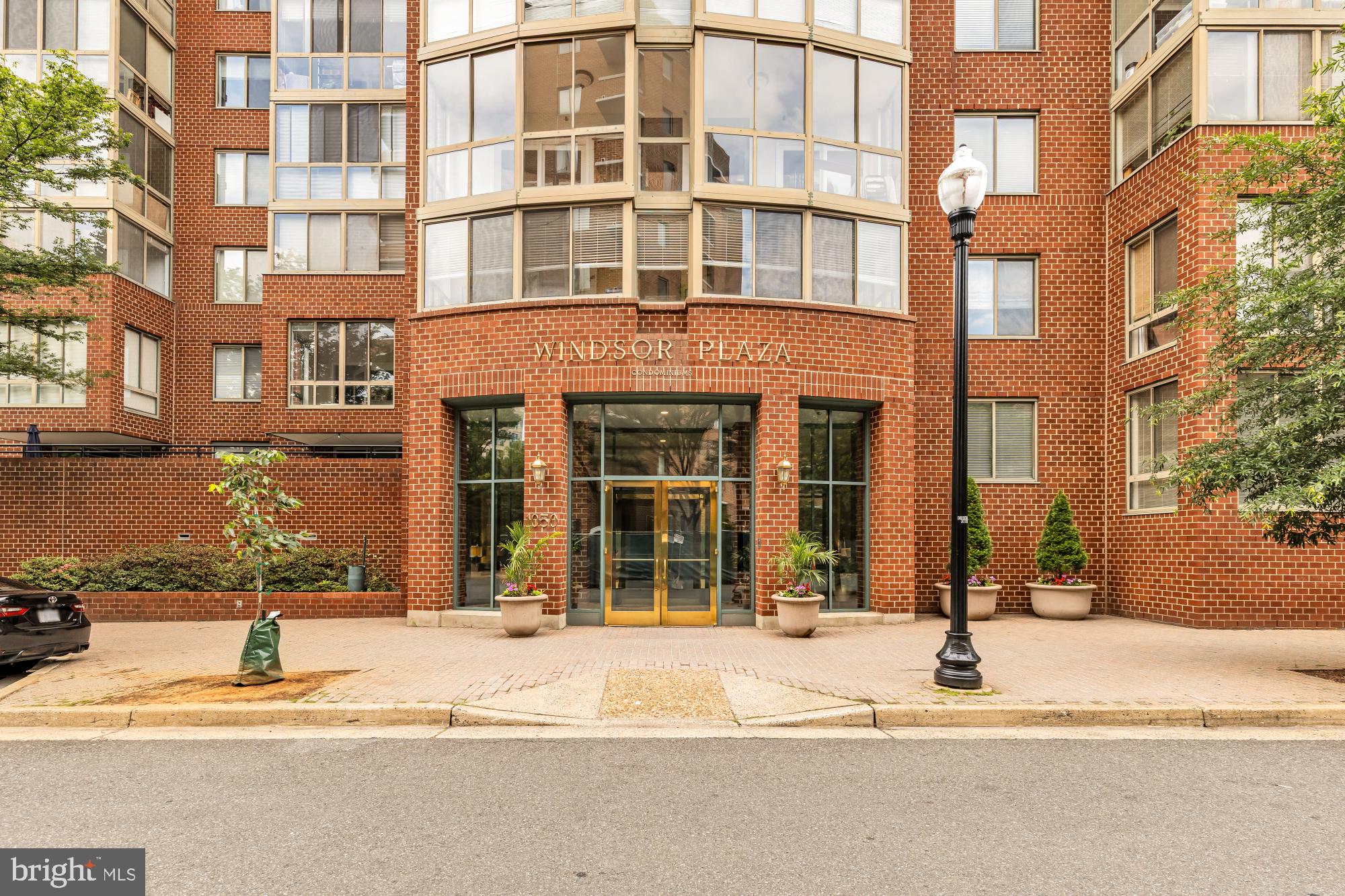 1050 N TAYLOR STREET 404