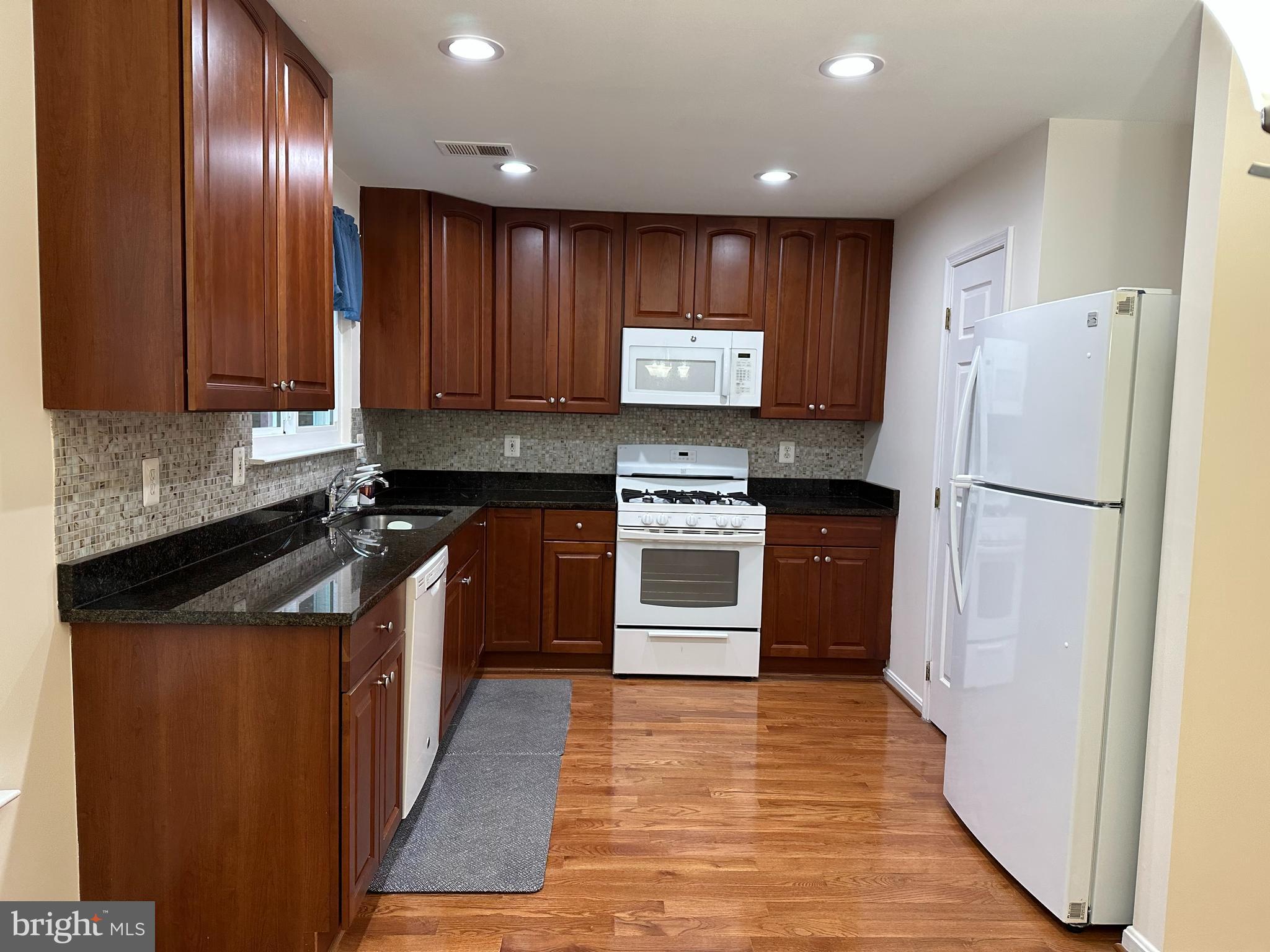 ARMISTEAD PARK - Residential Lease