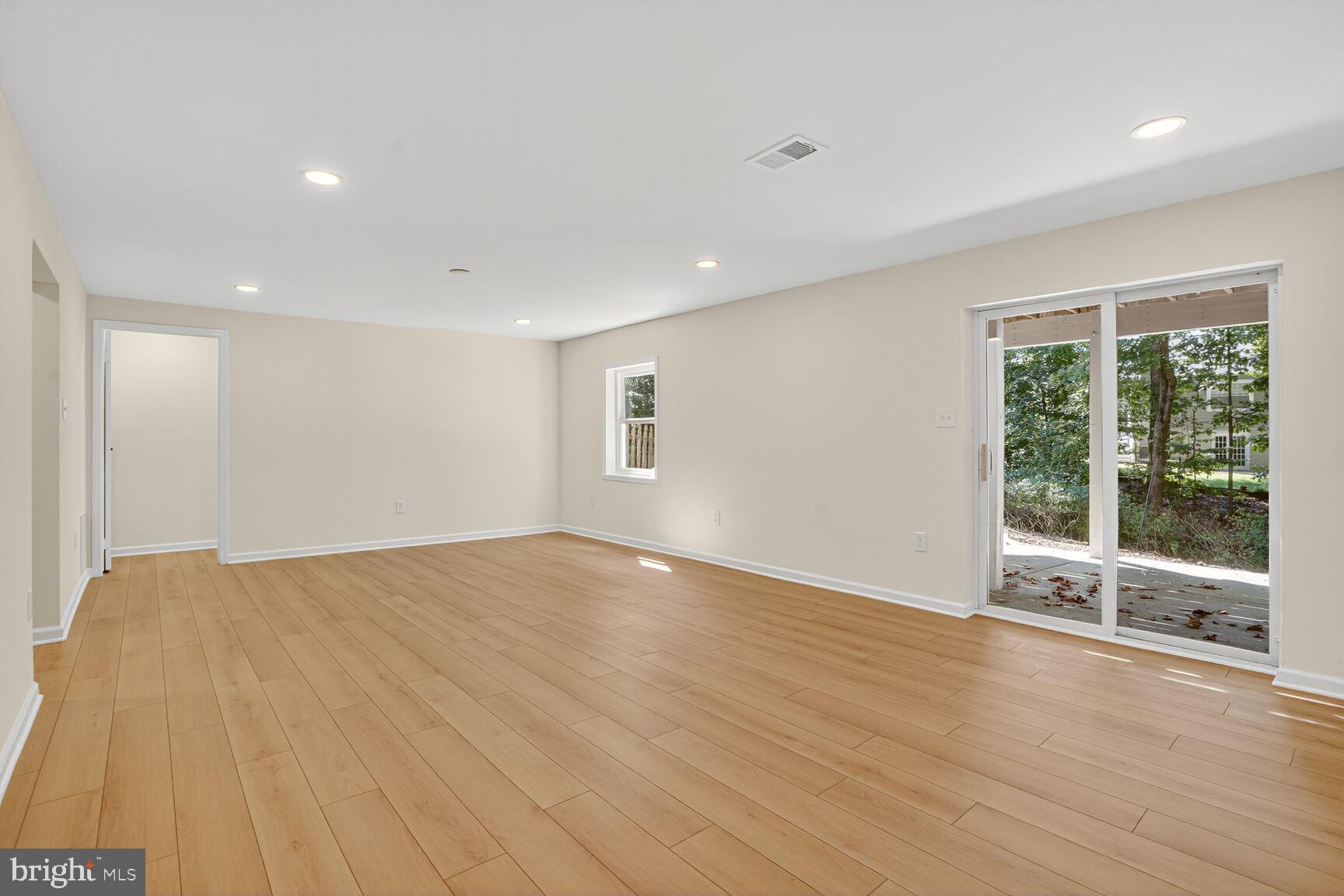 LAKE FOREST - Residential