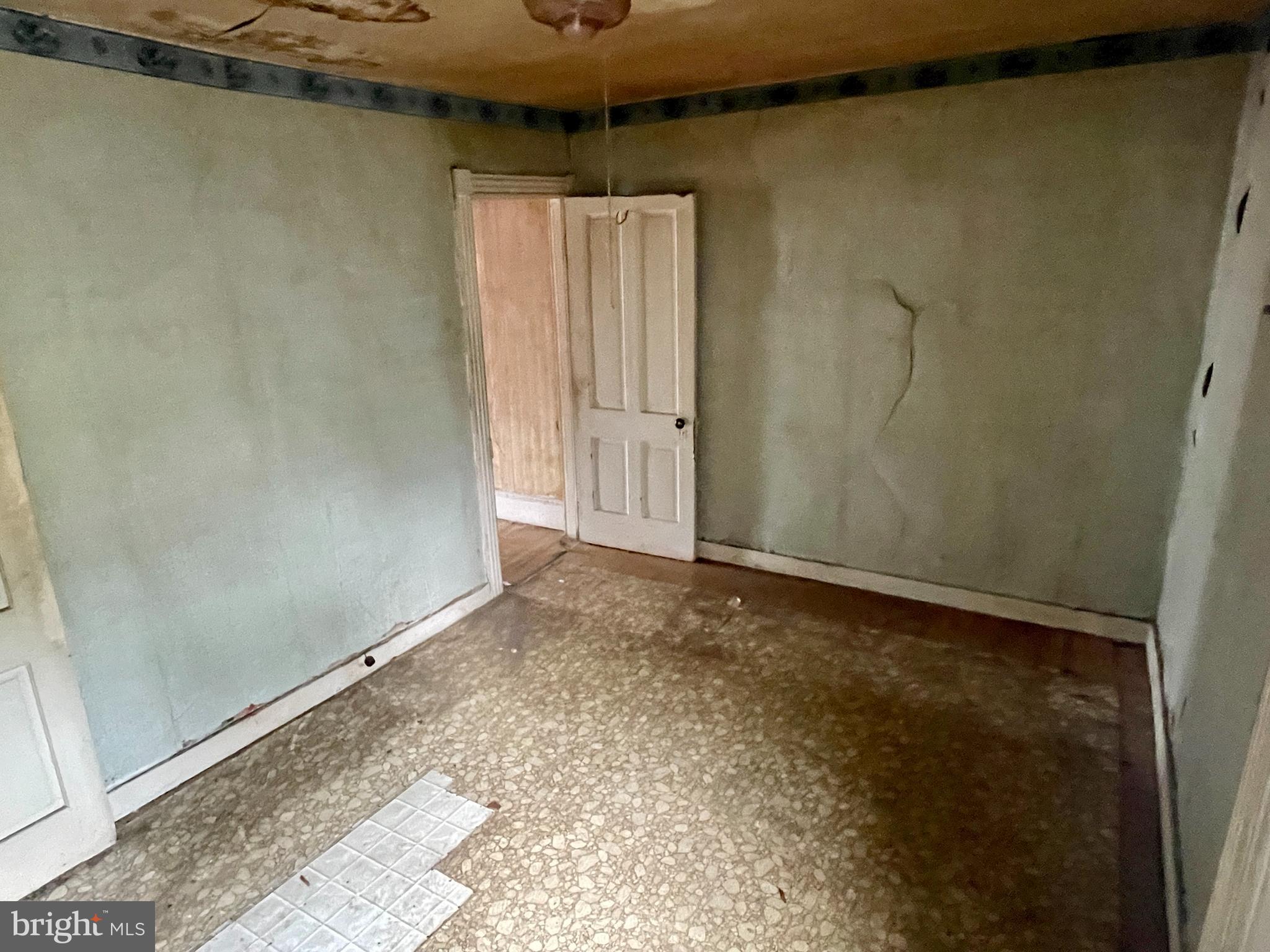 BROADWAY EAST - Residential