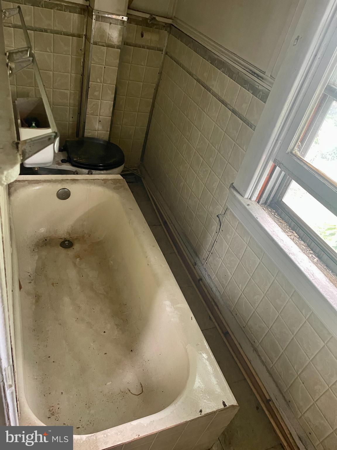 BROADWAY EAST - Residential