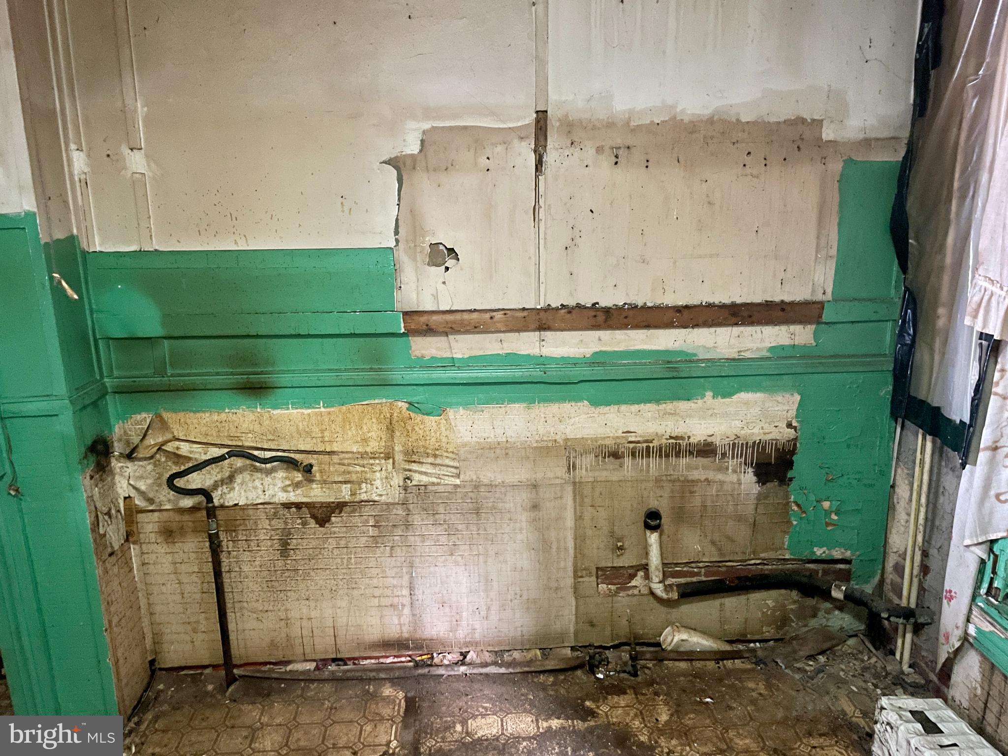 BROADWAY EAST - Residential