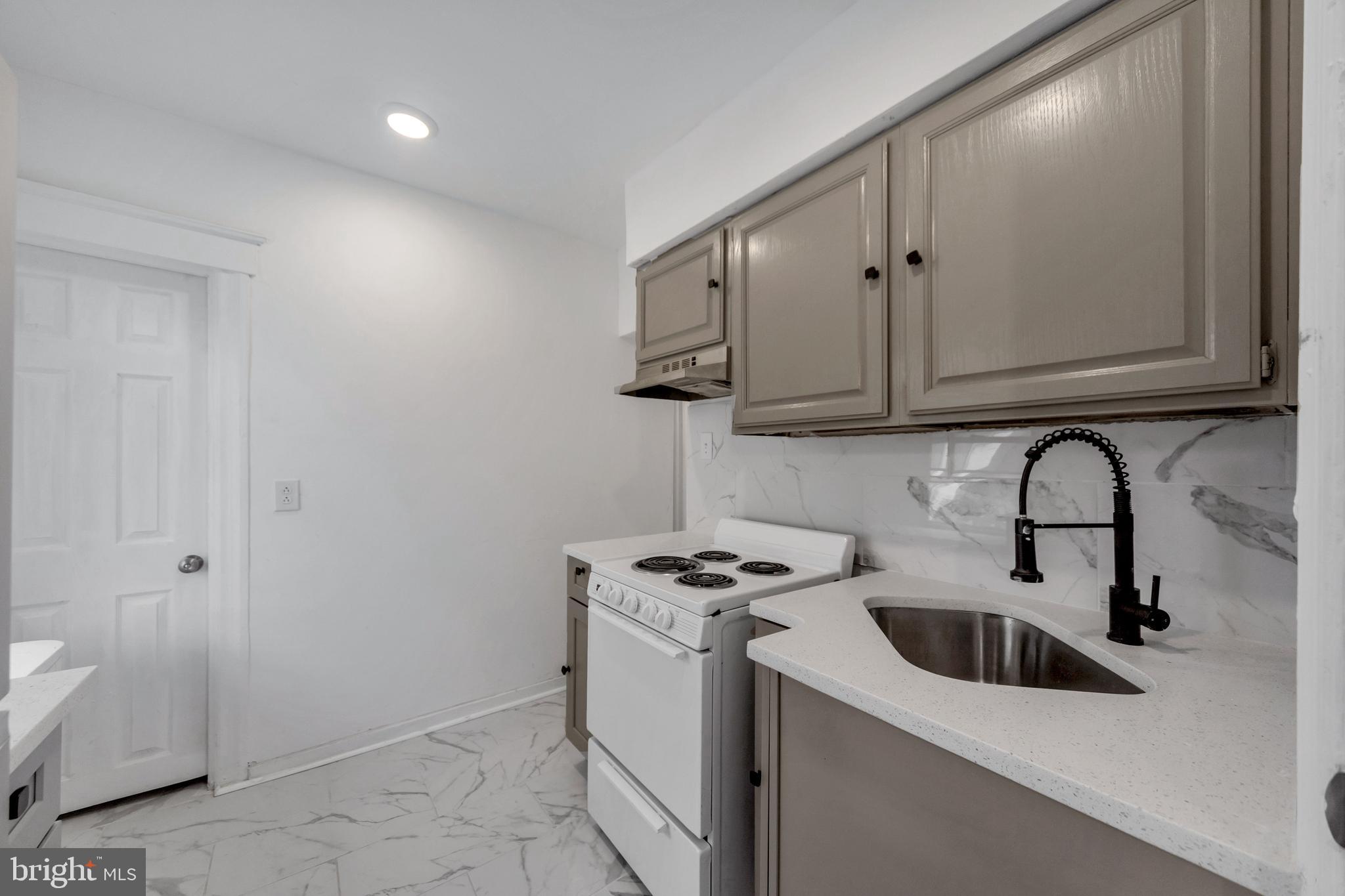 HIGHLAND PARK - Residential Lease