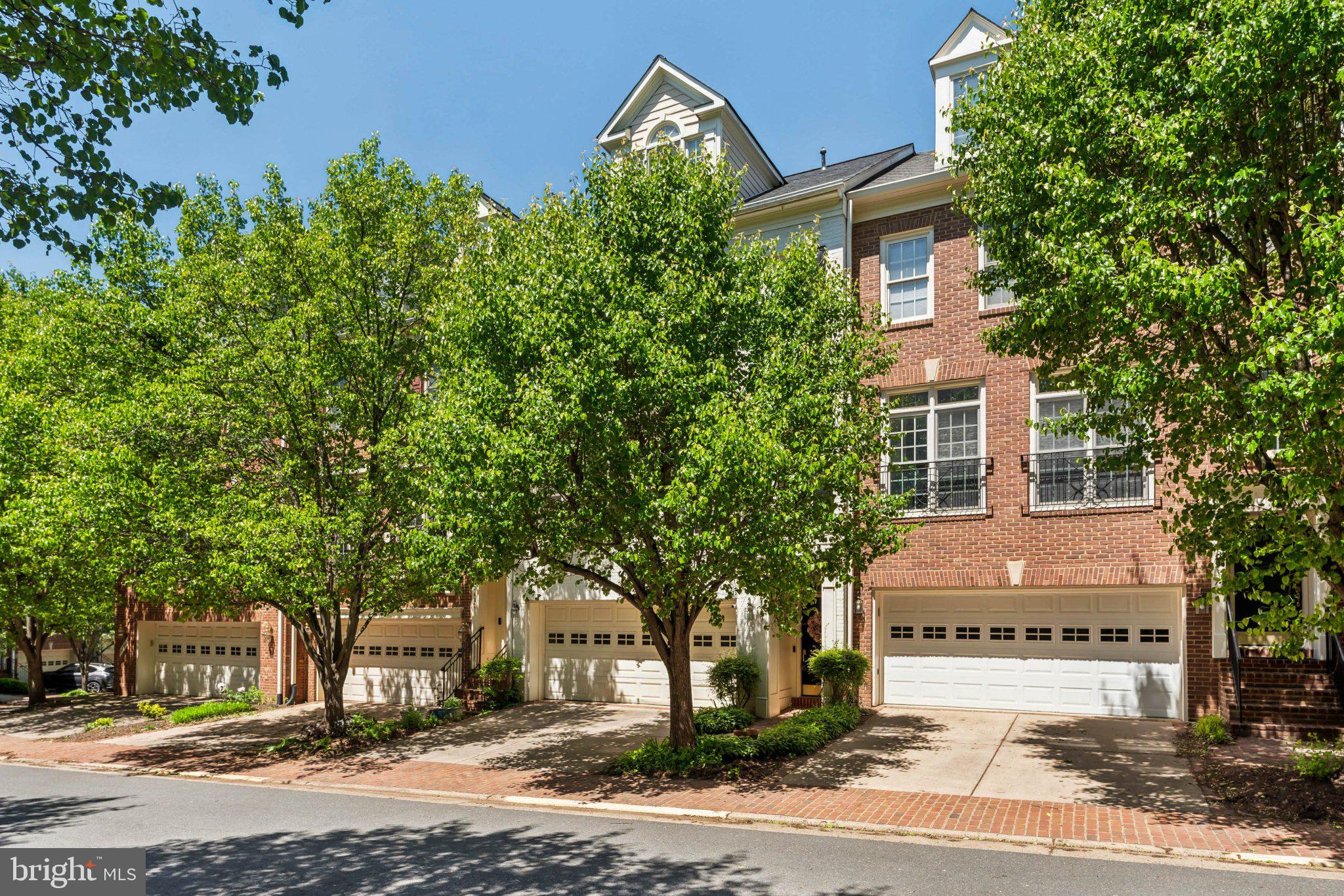 7489 CARRIAGE HILLS DRIVE