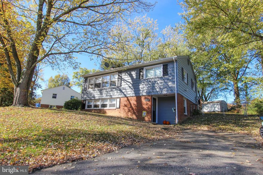 Super Nice & Clean Rambler - 4 bedrooms 2 full baths - 4th room could be used for as office/den or 4th bedroom.  Large fenced in back yard. NEW ROOF. Outside just painted. New flooring throughout. Freshly painted.  Newer  Large deck for entertaining and just stained. 2 family rooms.  Updated lighting. Updated Windows. Updated Counter Tops with sink installed few weeks ago. Outside just painted.  With all the updates we are sure this home one last.  Don't miss out on a great home.  Great location to school, Shopping, resturants, I-95, Rt 1, Slug lot, and so much more.