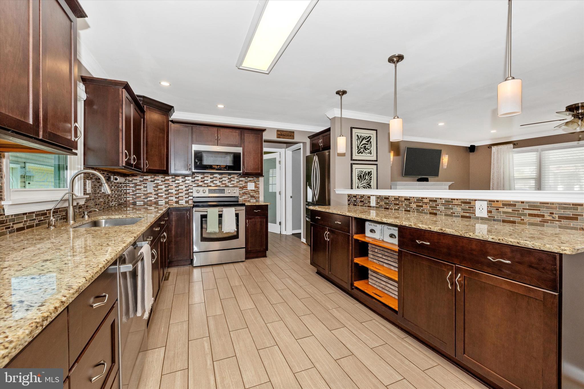 BROADVIEW ACRES - Residential