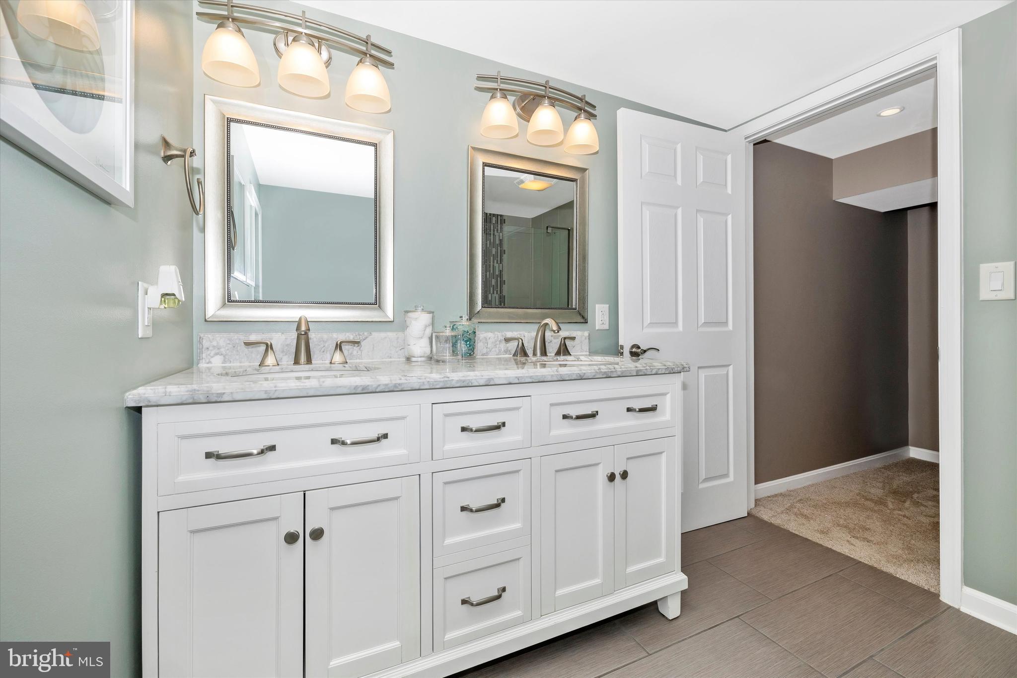 BROADVIEW ACRES - Residential