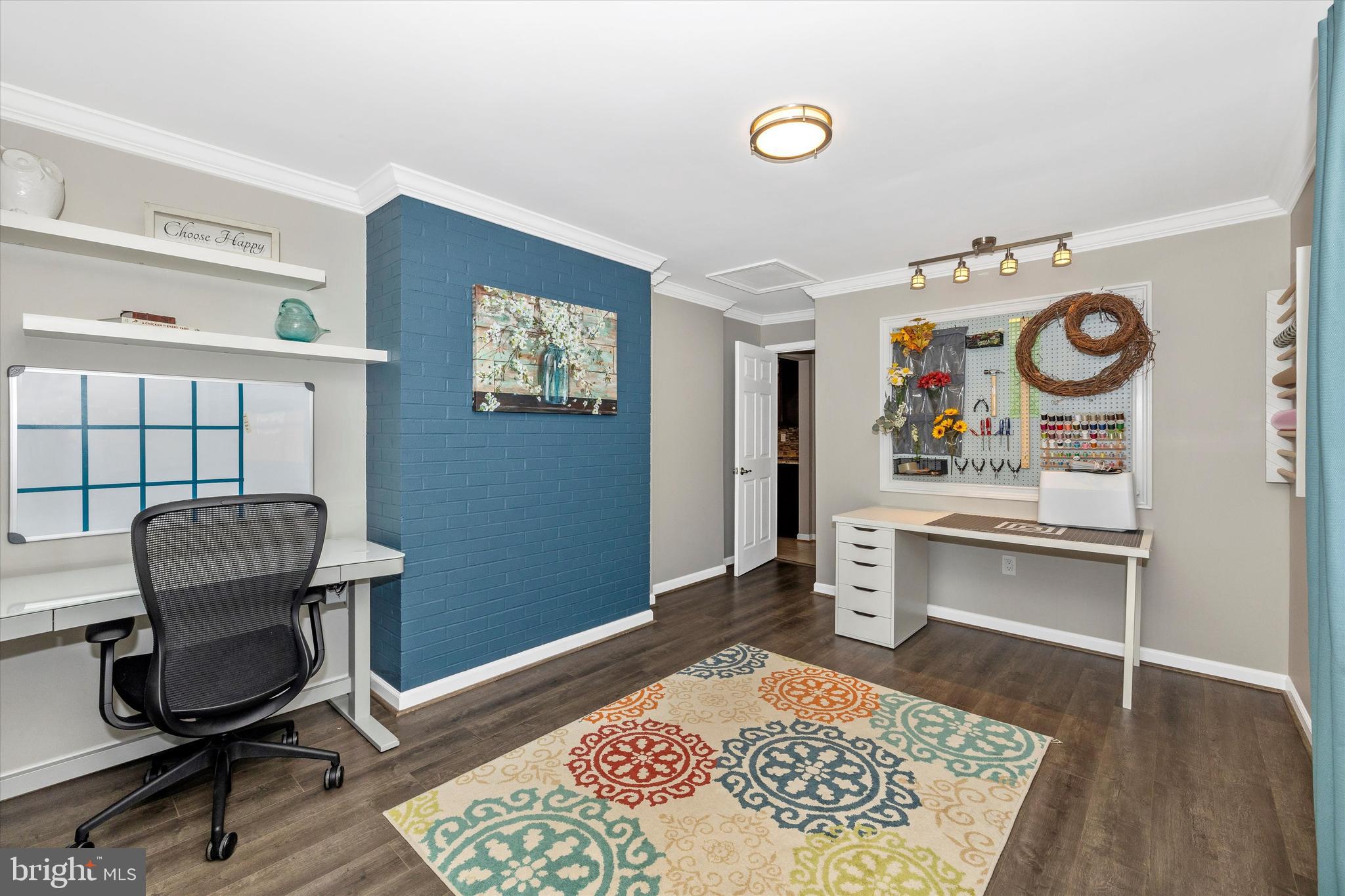 BROADVIEW ACRES - Residential