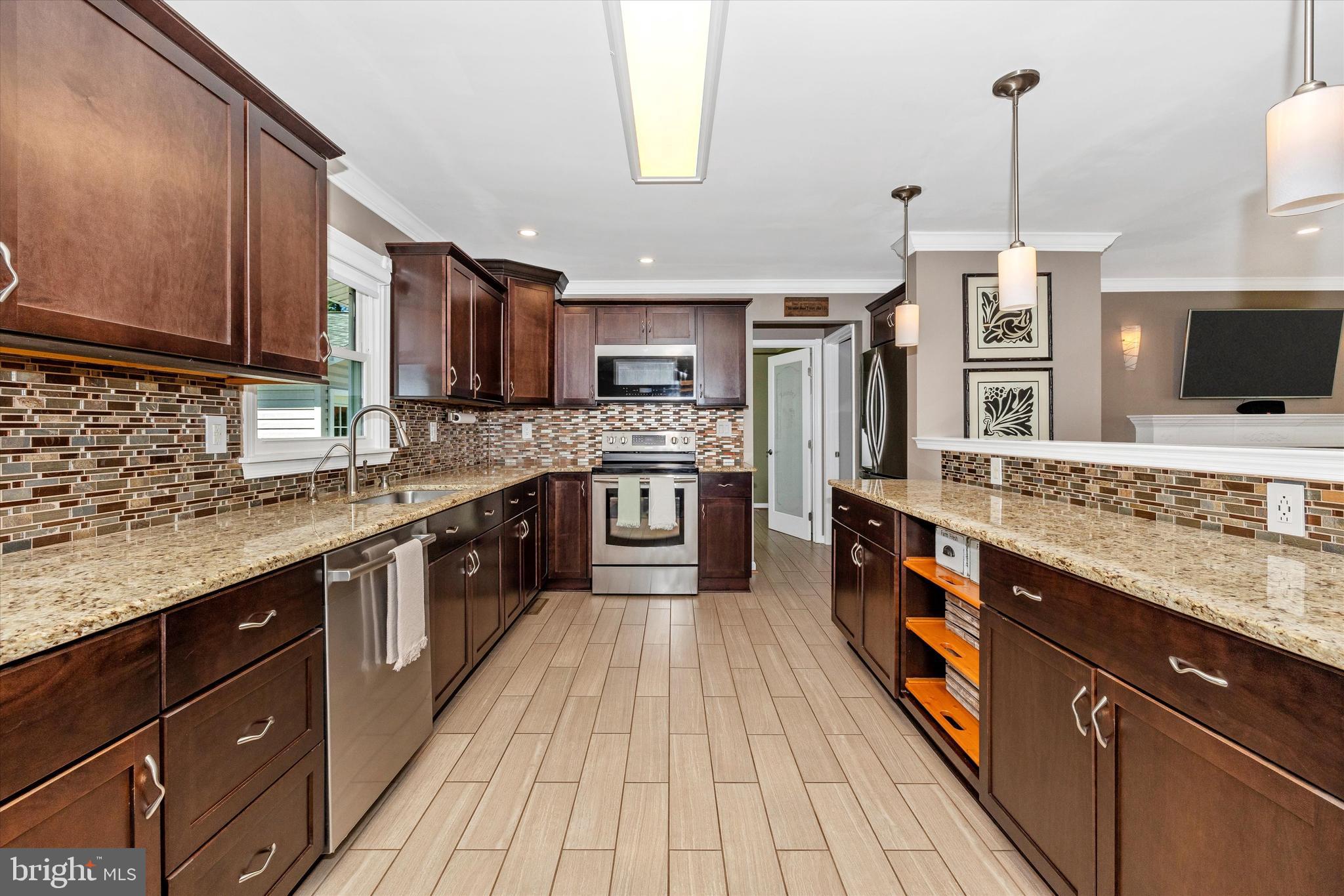 BROADVIEW ACRES - Residential