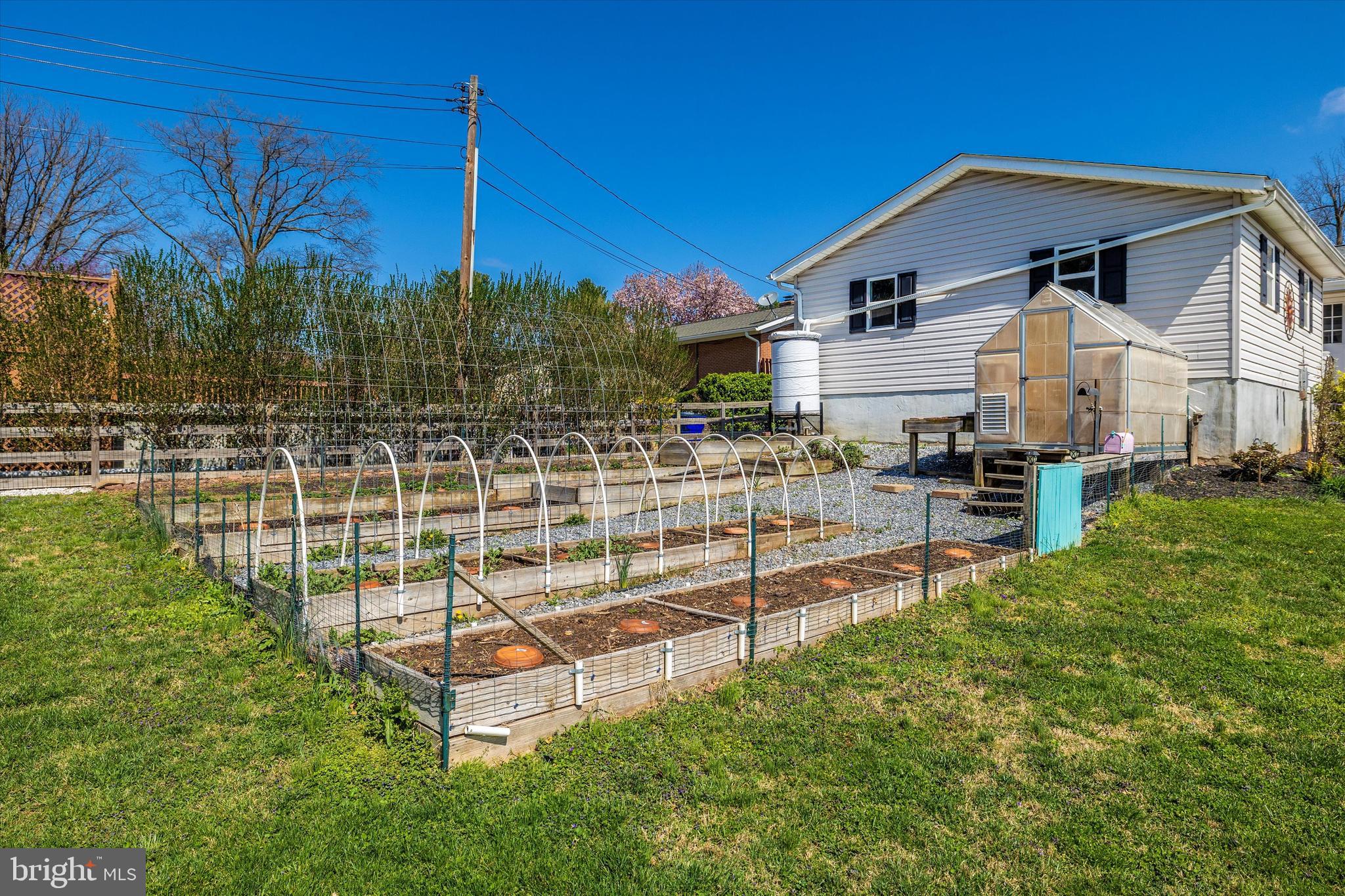 BROADVIEW ACRES - Residential