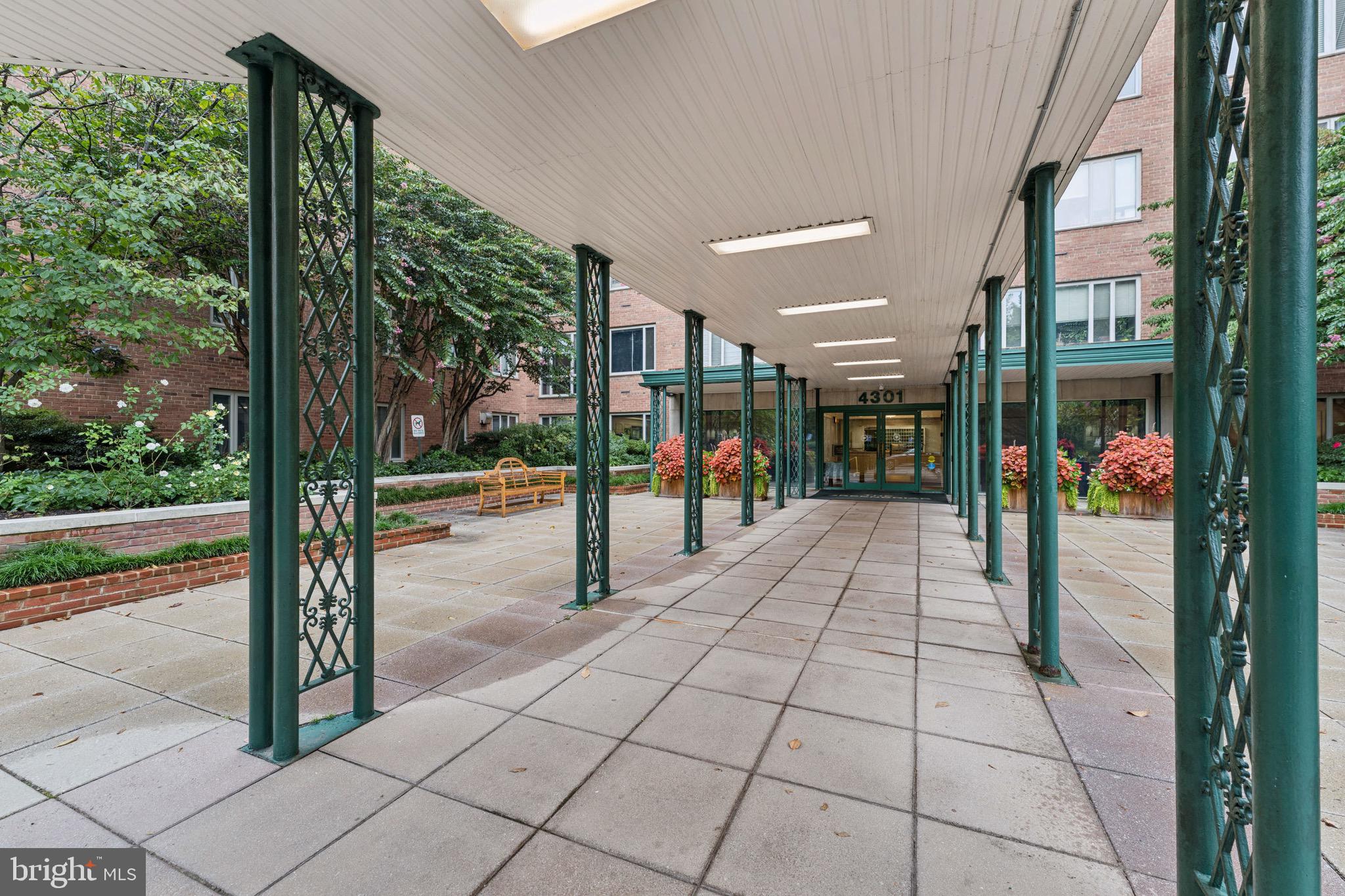 4301 MASSACHUSETTS AVENUE NW 3004