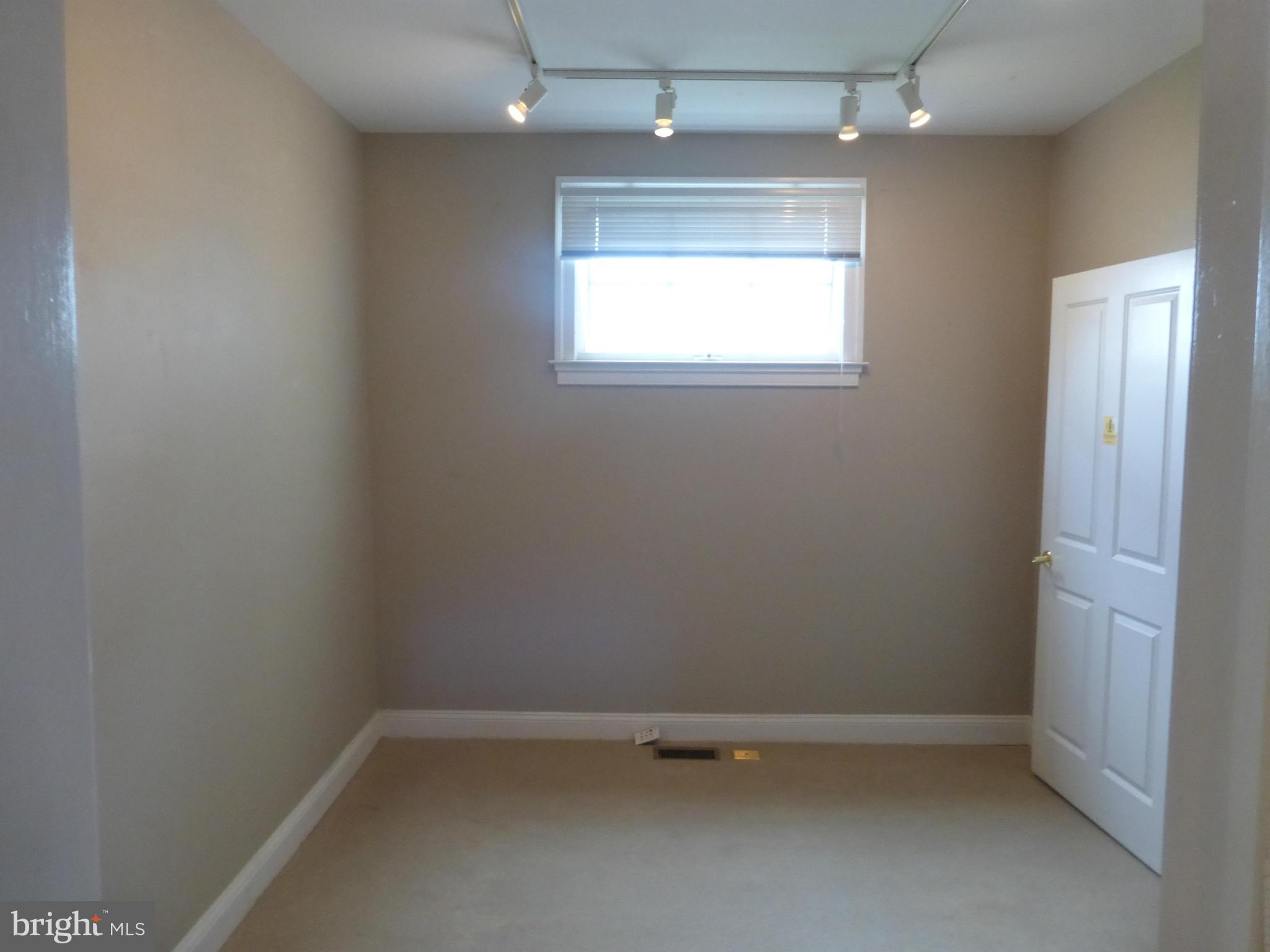 MOUNTAIN VIEW - Commercial Lease