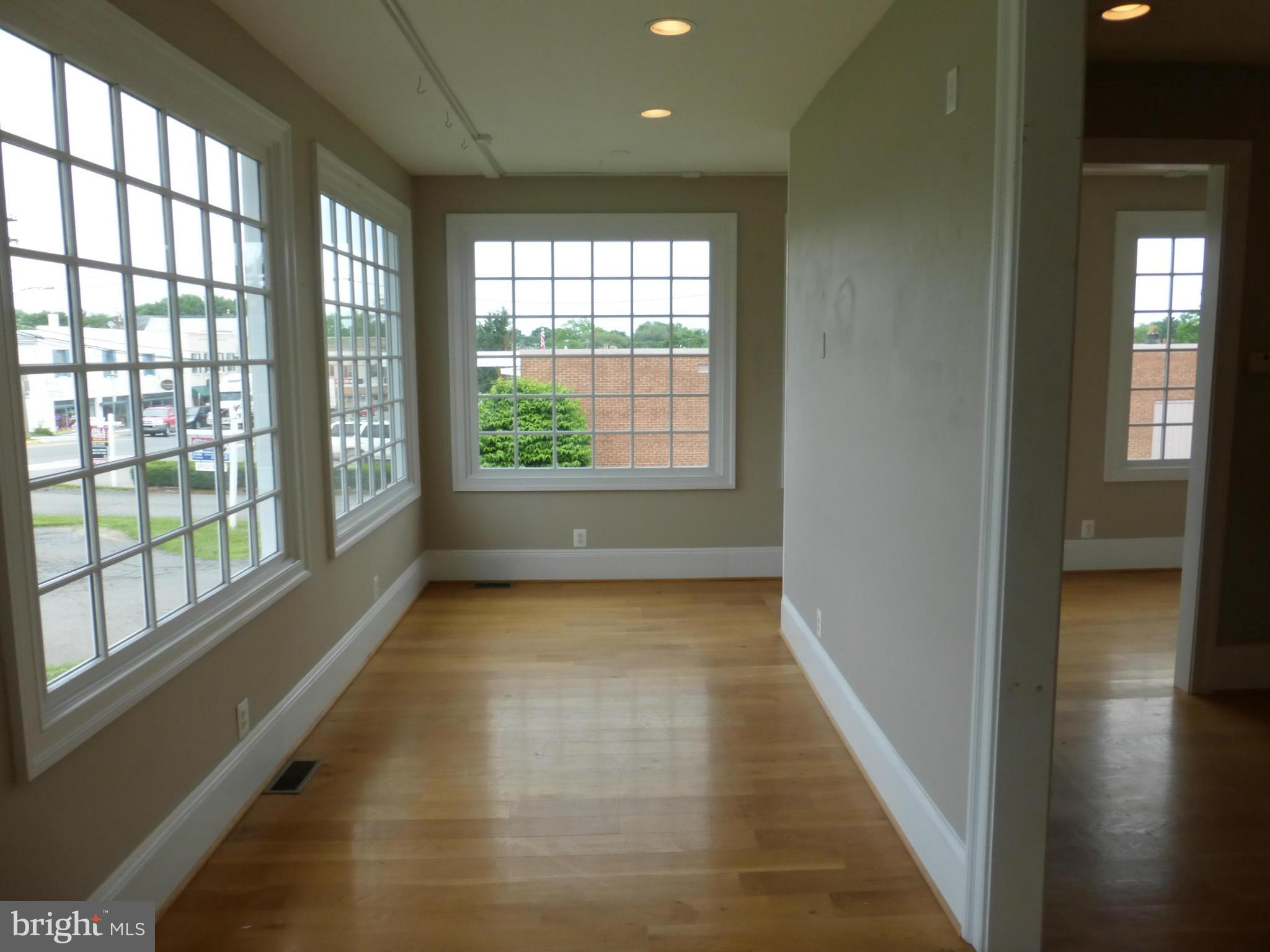 MOUNTAIN VIEW - Commercial Lease