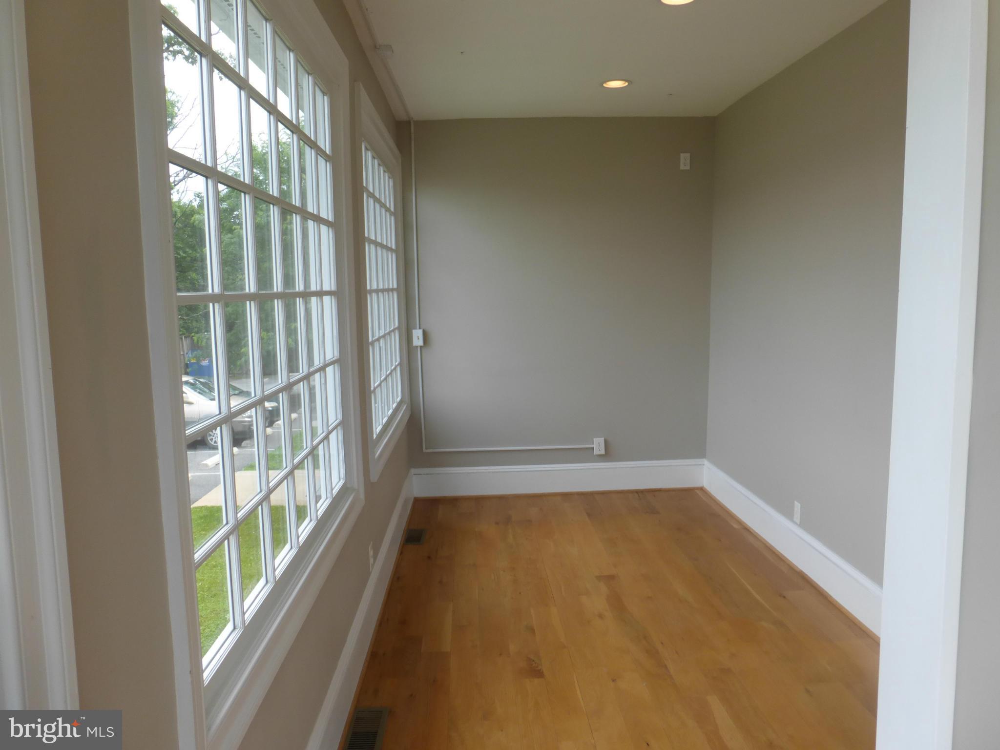 MOUNTAIN VIEW - Commercial Lease