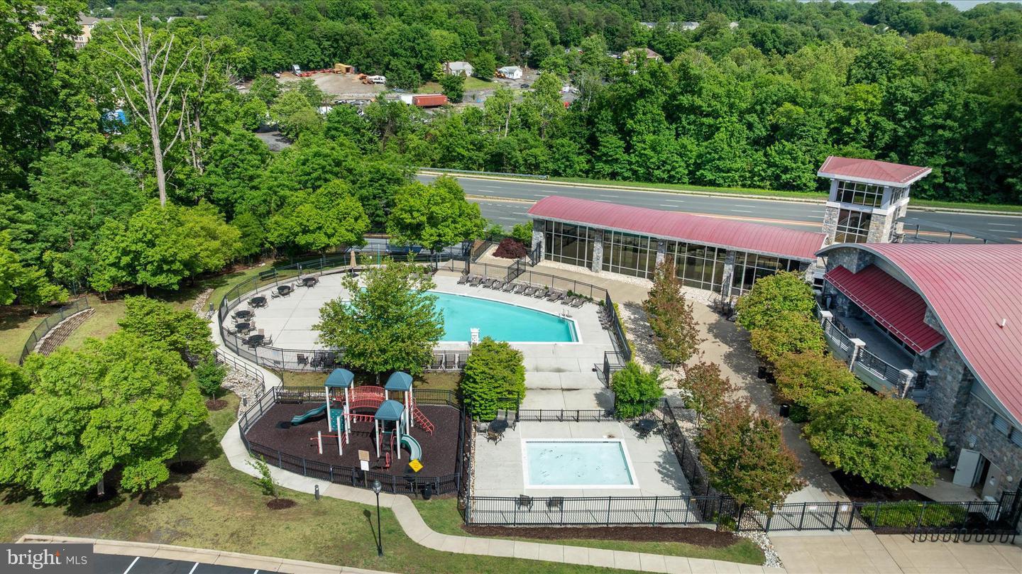 POTOMAC CLUB CONDOMINIUMS - Residential