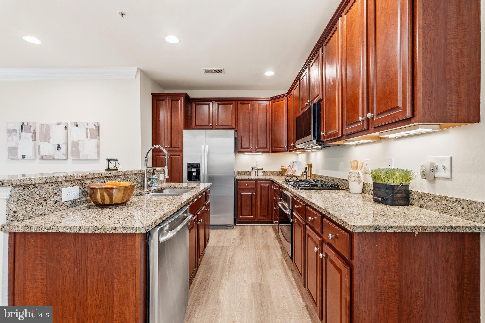 POTOMAC CLUB CONDOMINIUMS - Residential