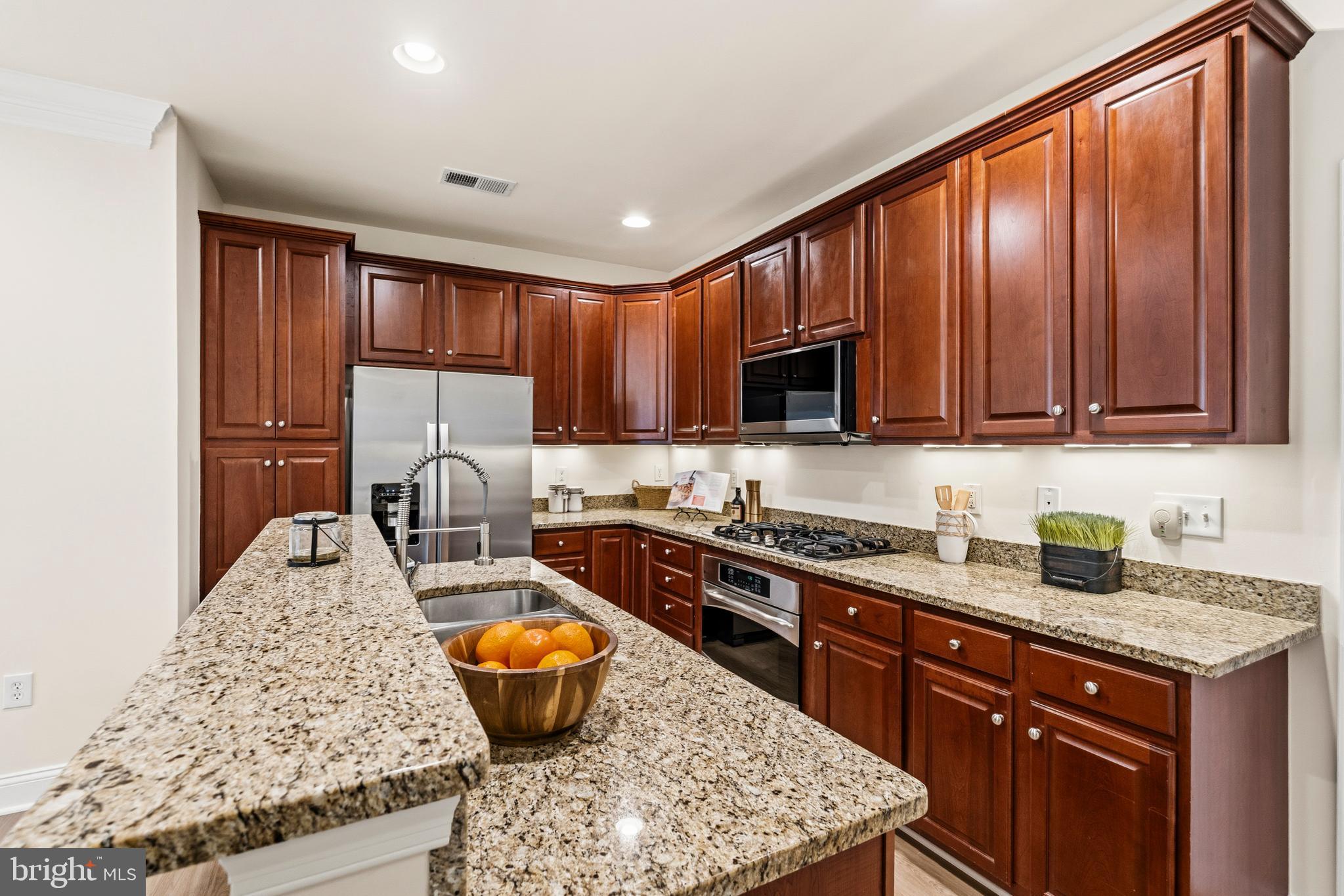 POTOMAC CLUB CONDOMINIUMS - Residential