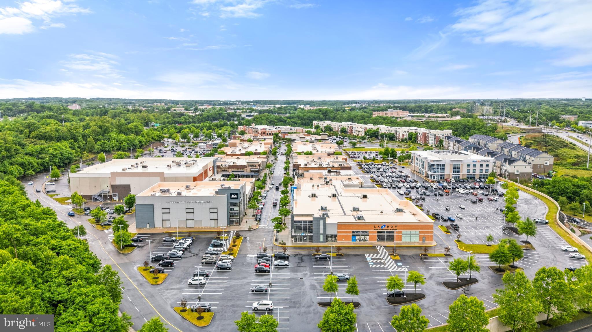 POTOMAC CLUB CONDOMINIUMS - Residential