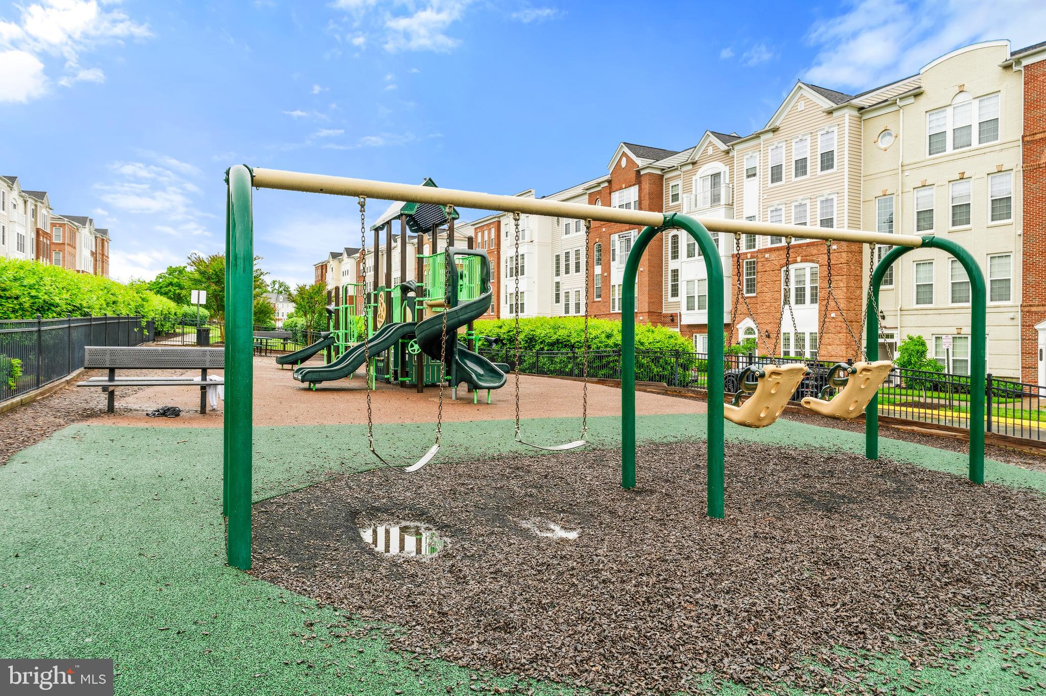 POTOMAC CLUB CONDOMINIUMS - Residential