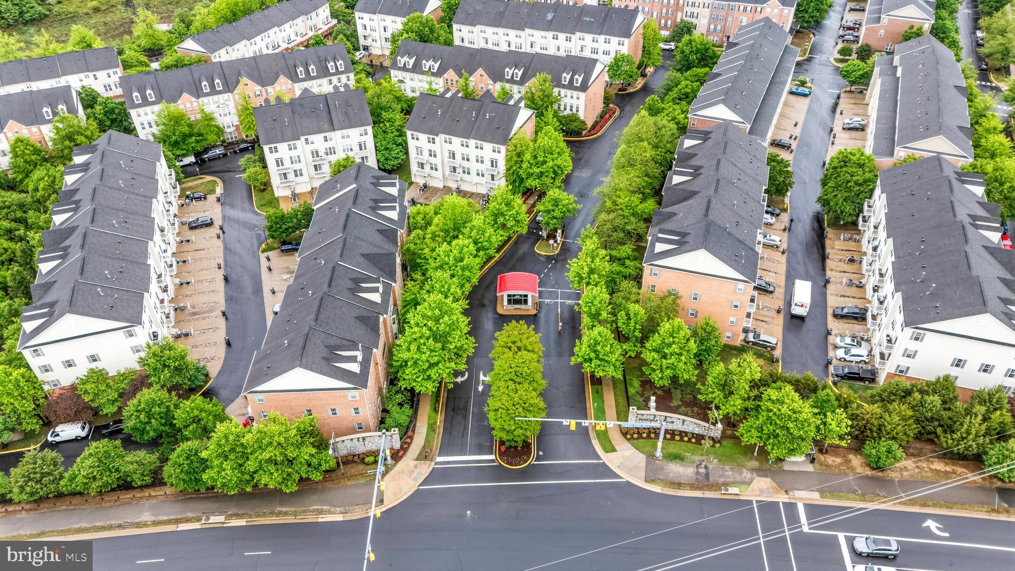 POTOMAC CLUB CONDOMINIUMS - Residential