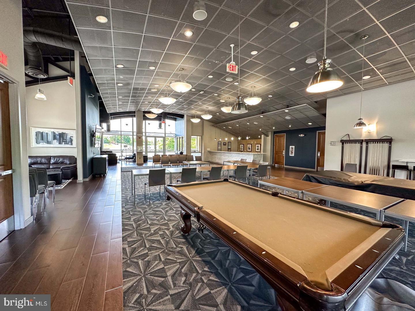 POTOMAC CLUB CONDOMINIUMS - Residential