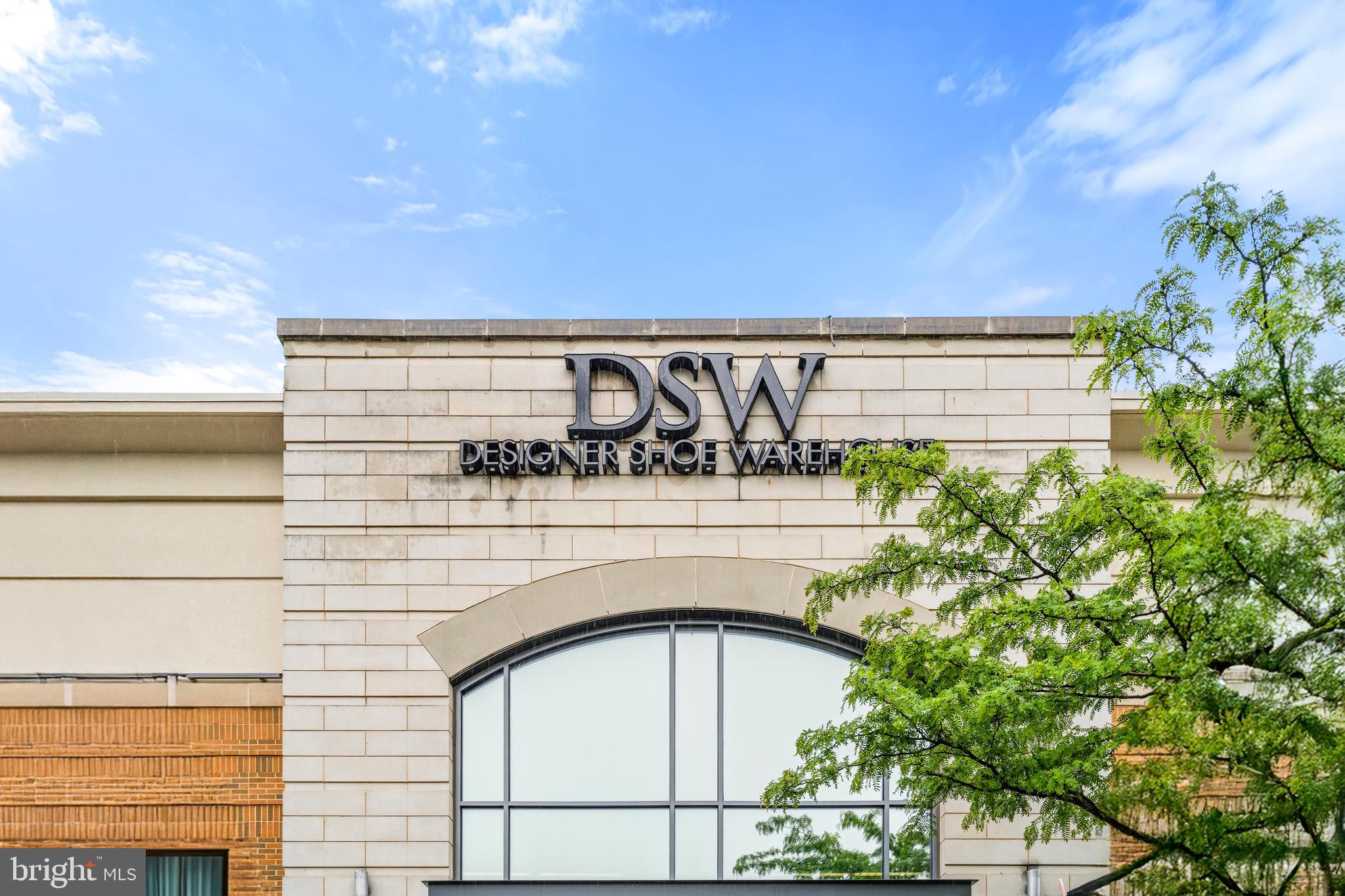 POTOMAC CLUB CONDOMINIUMS - Residential