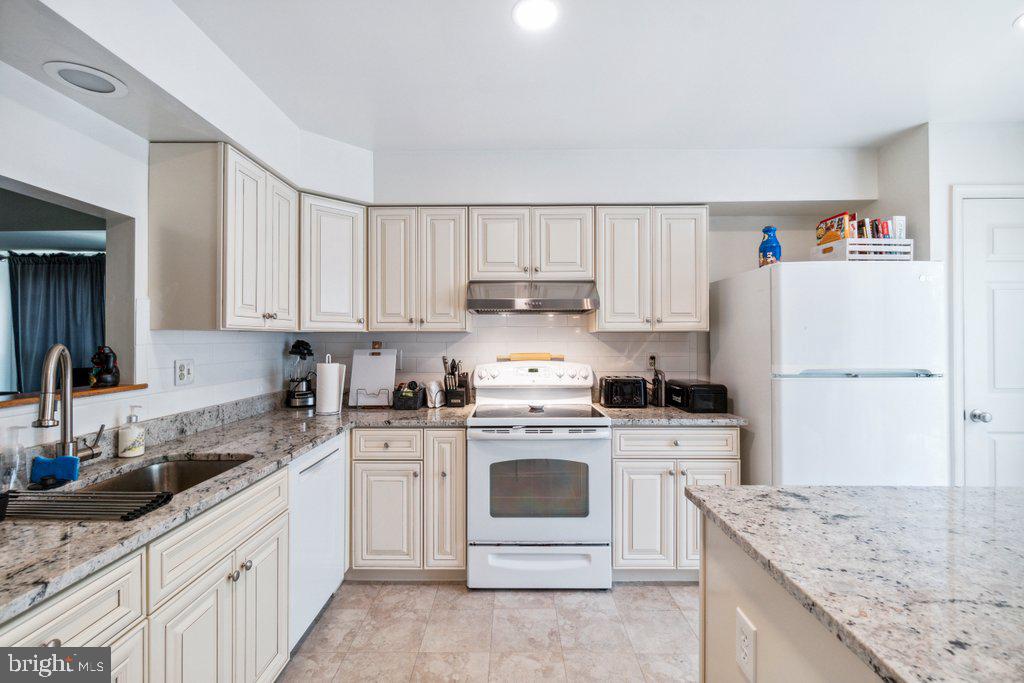 DORSEY HALL - Residential