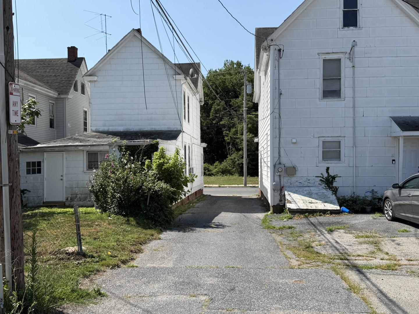 313 W DIVISION STREET