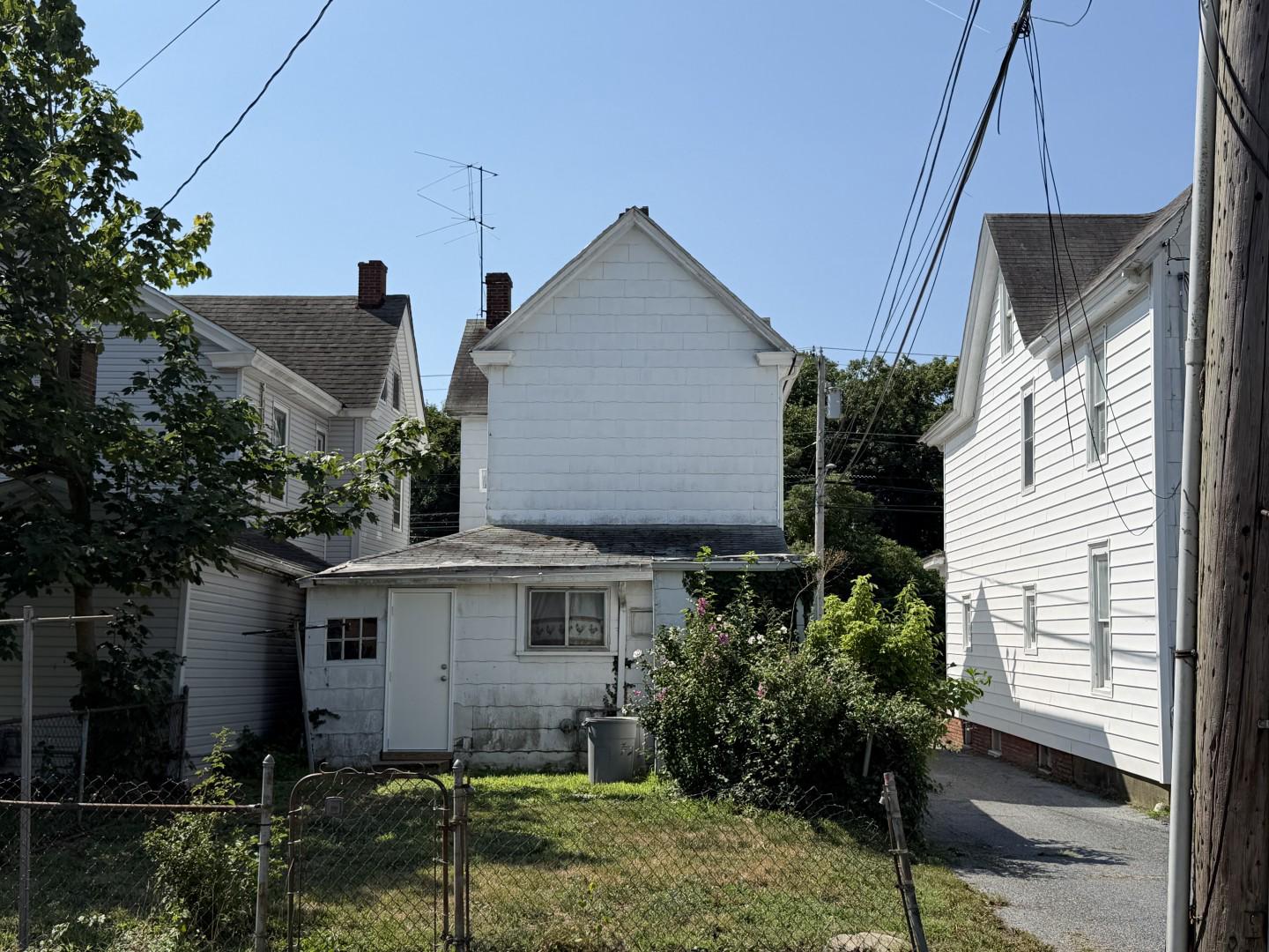313 W DIVISION STREET