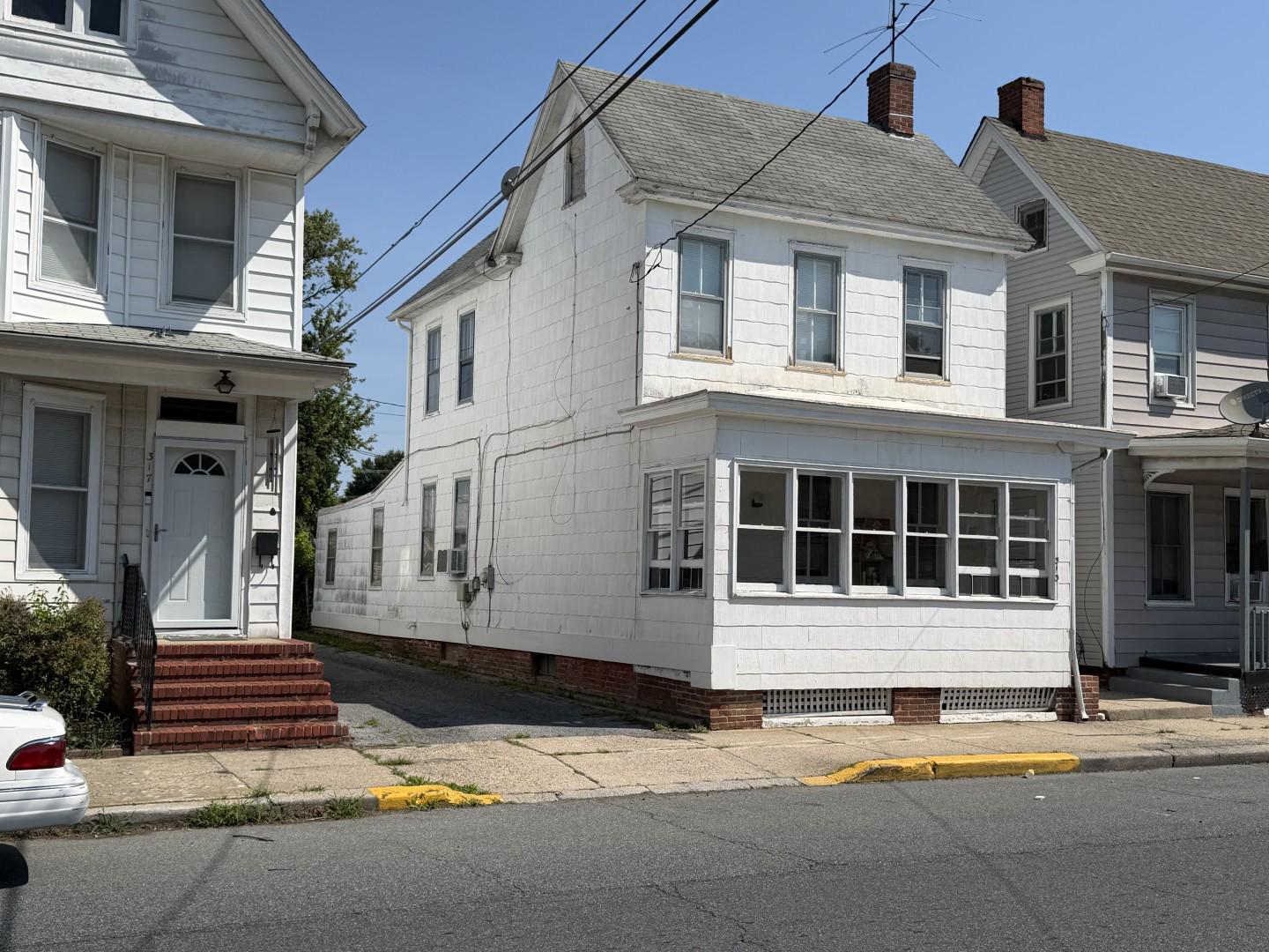 313 W DIVISION STREET