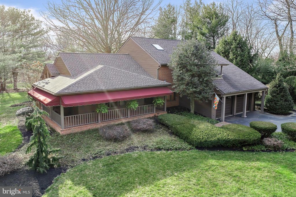 Photo of 1556 SHEAFFER RD, ELIZABETHTOWN, PA 17022 (MLS # PALA2032184)