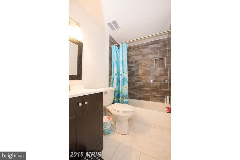 WILLIAMSTOWN - Residential