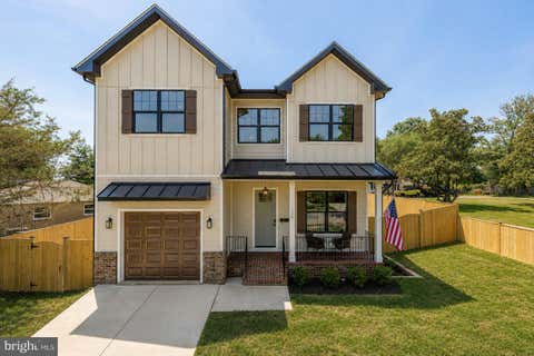 Photo of 126 Longview Drive, ALEXANDRIA, VA 22314 (MLS # VAAX2063228)