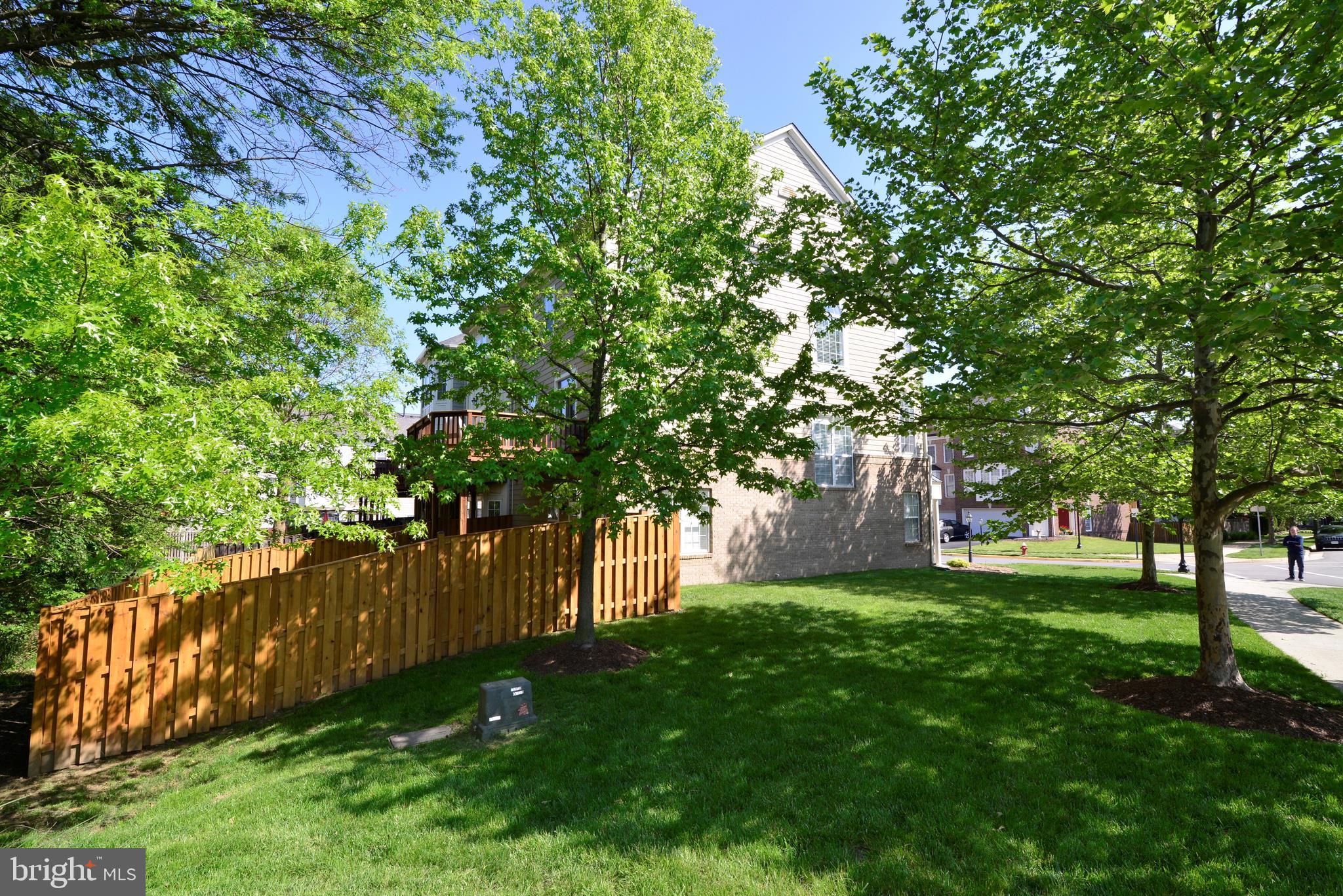 LANSDOWNE ON THE POTOMAC - Residential