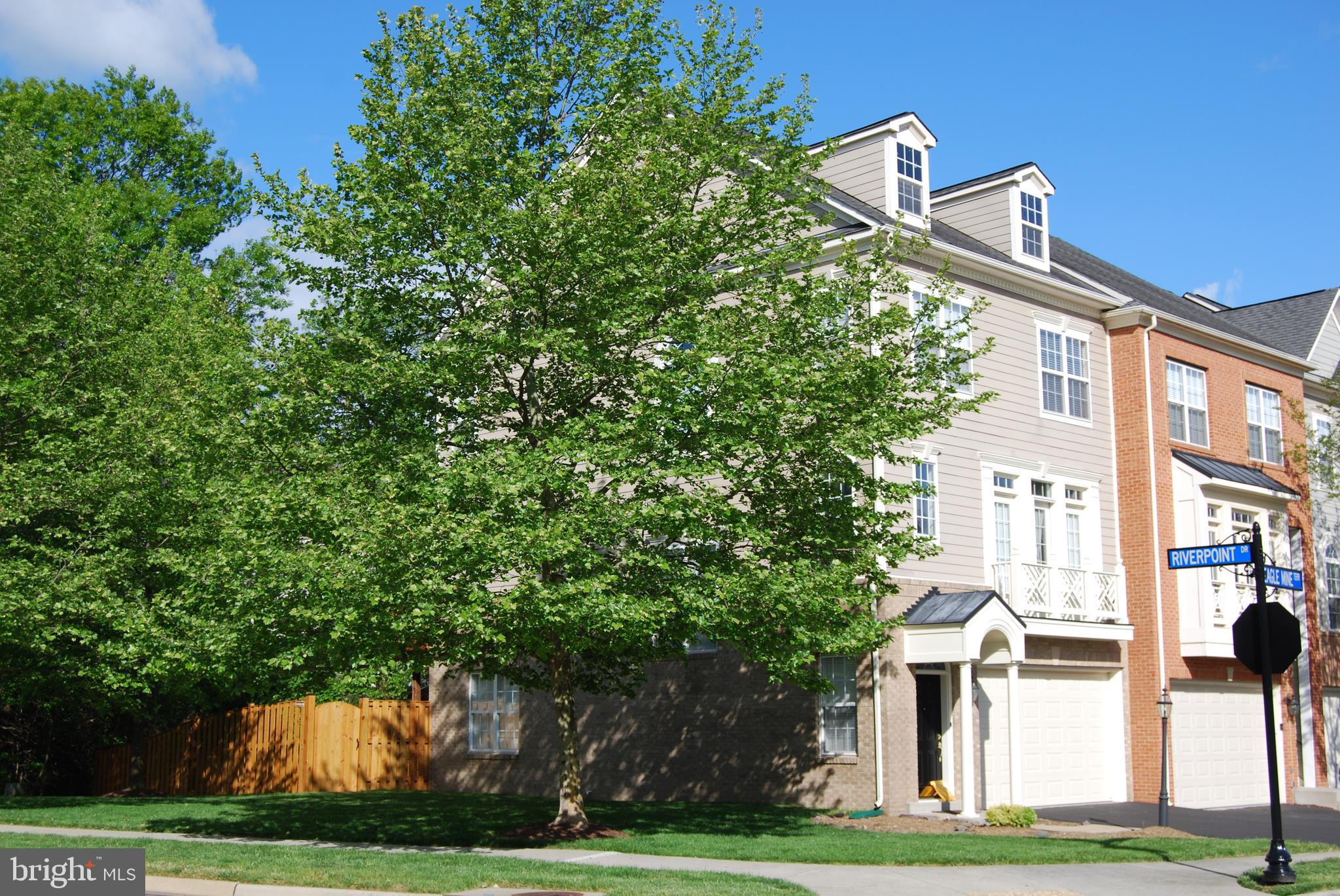 LANSDOWNE ON THE POTOMAC - Residential