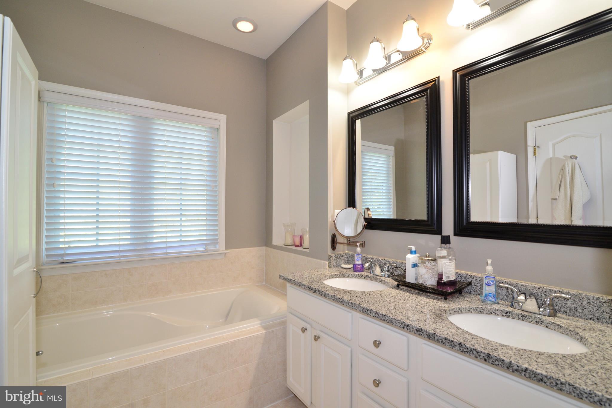 LANSDOWNE ON THE POTOMAC - Residential