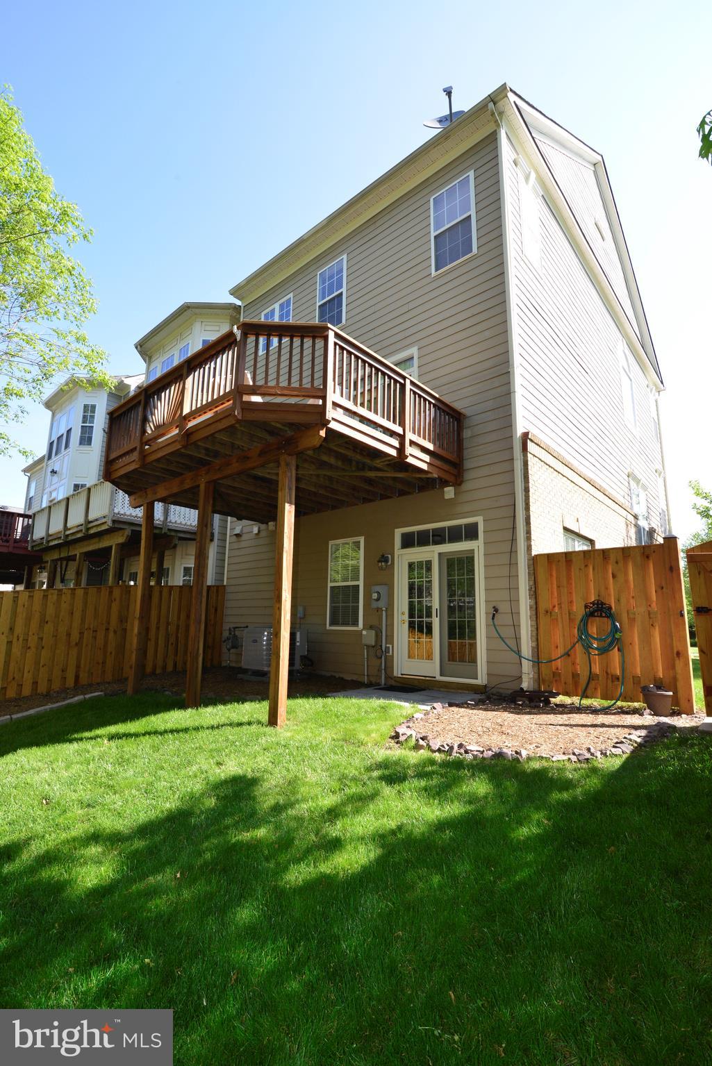 LANSDOWNE ON THE POTOMAC - Residential