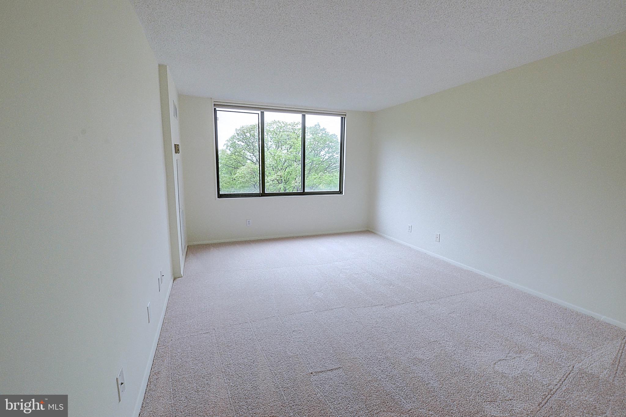 PROMENADE TOWERS - Residential